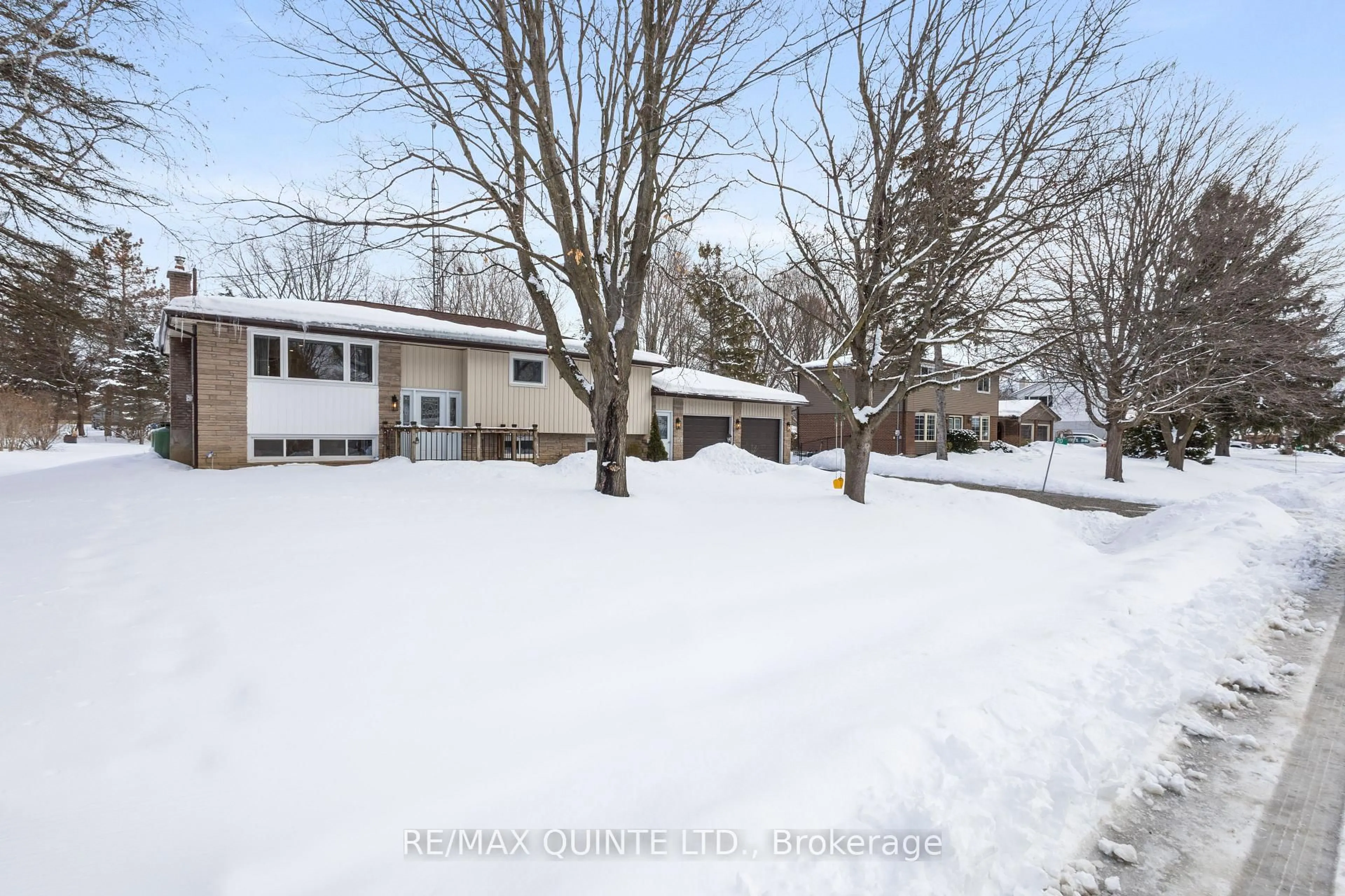 A pic from outside/outdoor area/front of a property/back of a property/a pic from drone, street for 20 Taylor Dr, Prince Edward County Ontario K8N 4Z7