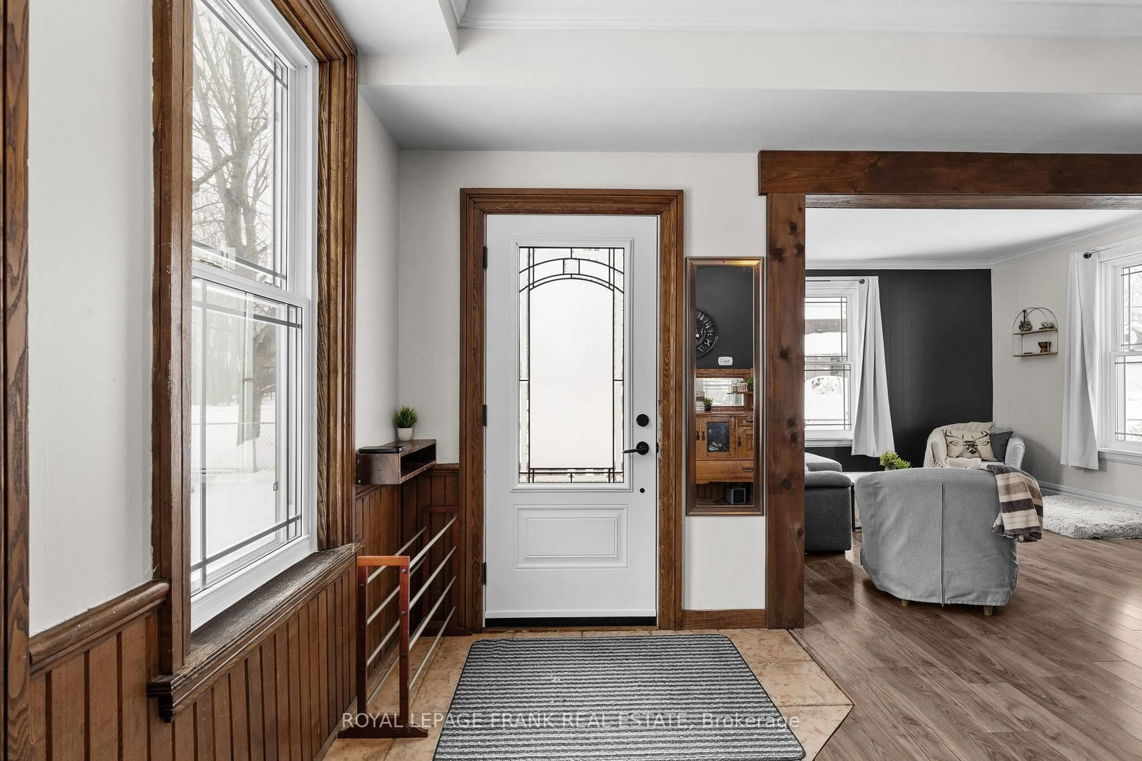Indoor entryway for 20 Richmond St, Kawartha Lakes Ontario K0M 2B0