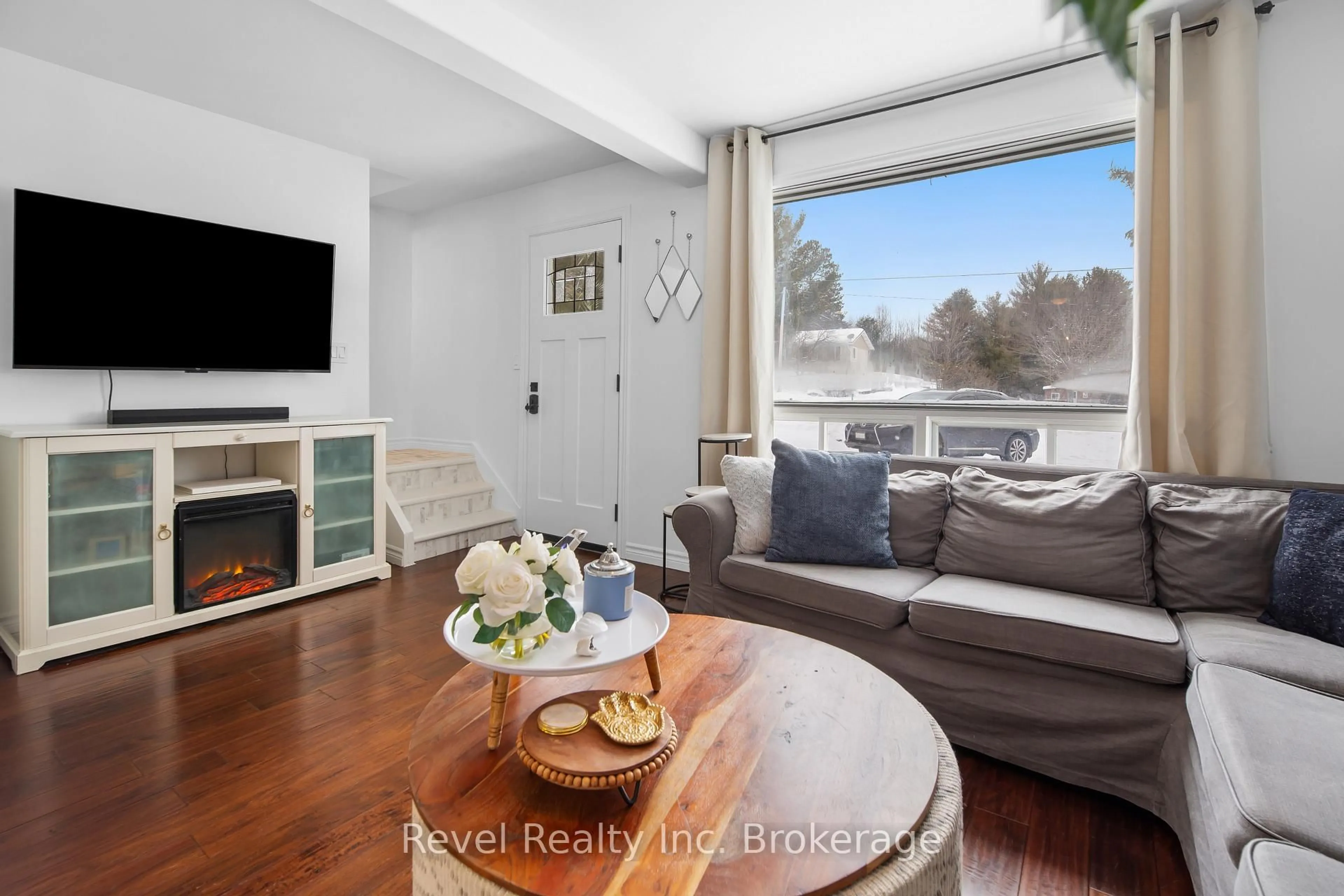 Living room with furniture, wood/laminate floor for 687 Oakwood Rd, Powassan Ontario P0H 1Z0