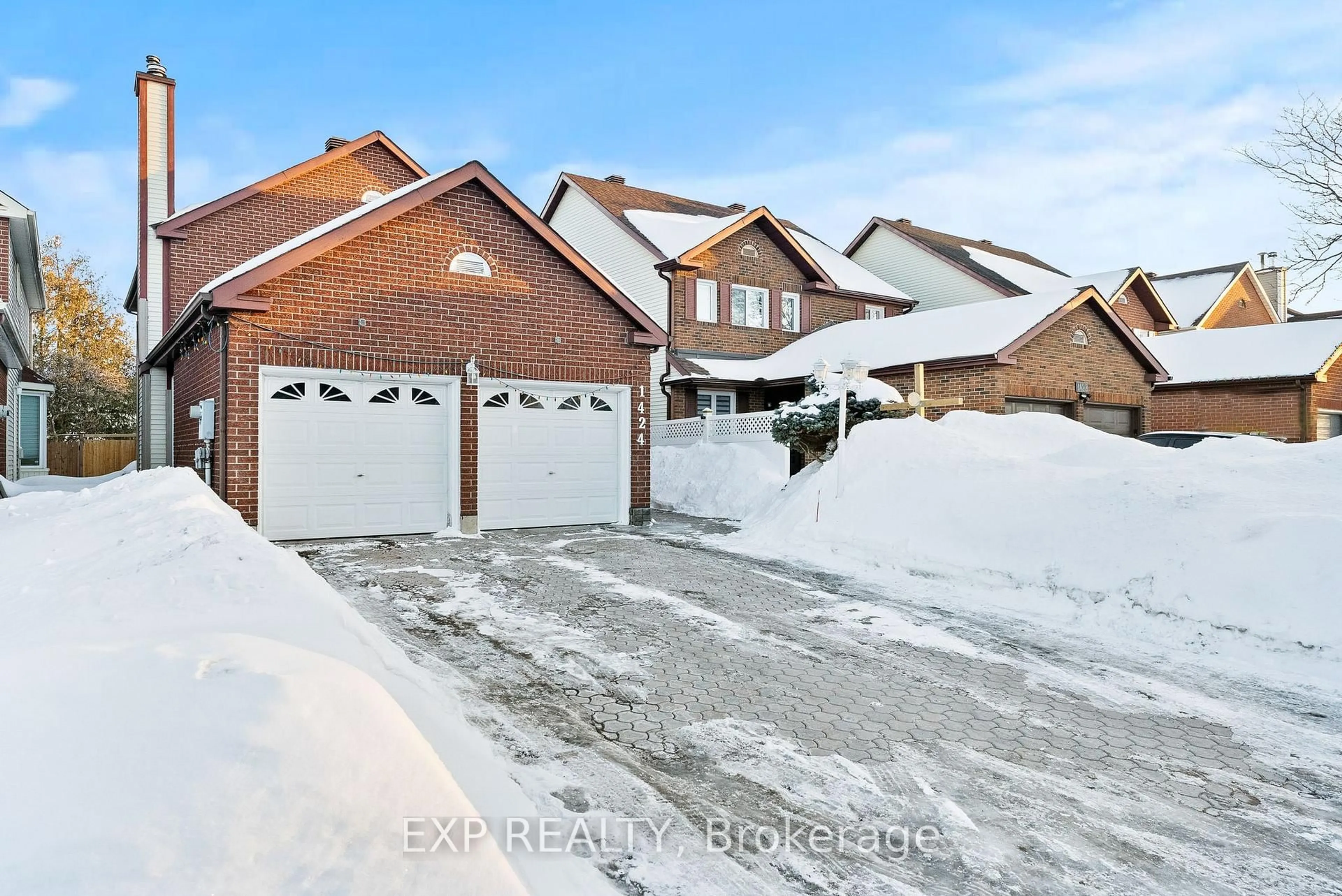 A pic from outside/outdoor area/front of a property/back of a property/a pic from drone, street for 1424 Progress Pl, Ottawa Ontario K1B 5M3