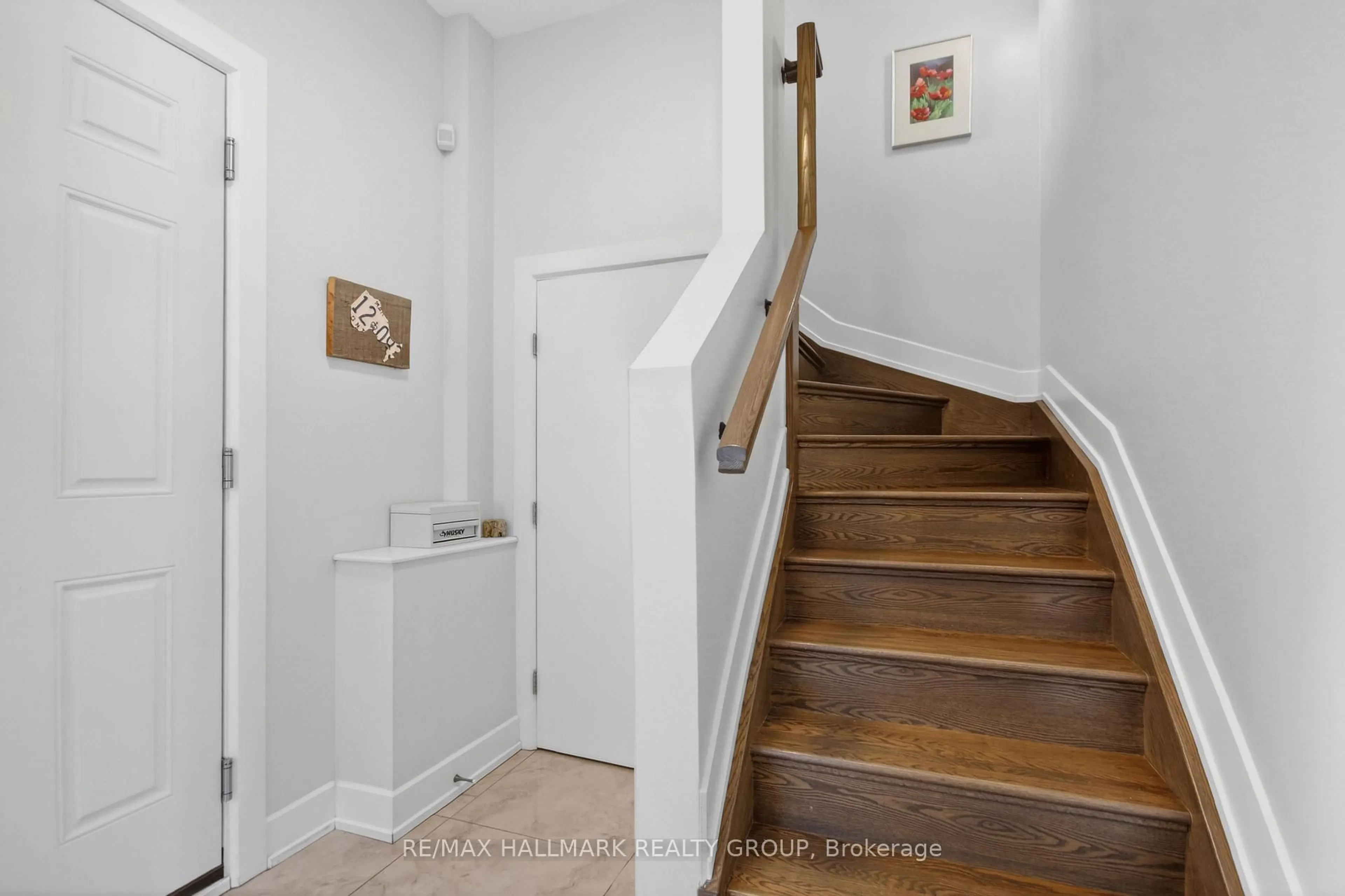 Unknown for 247B Ferland St, Ottawa Ontario K1L 7T5