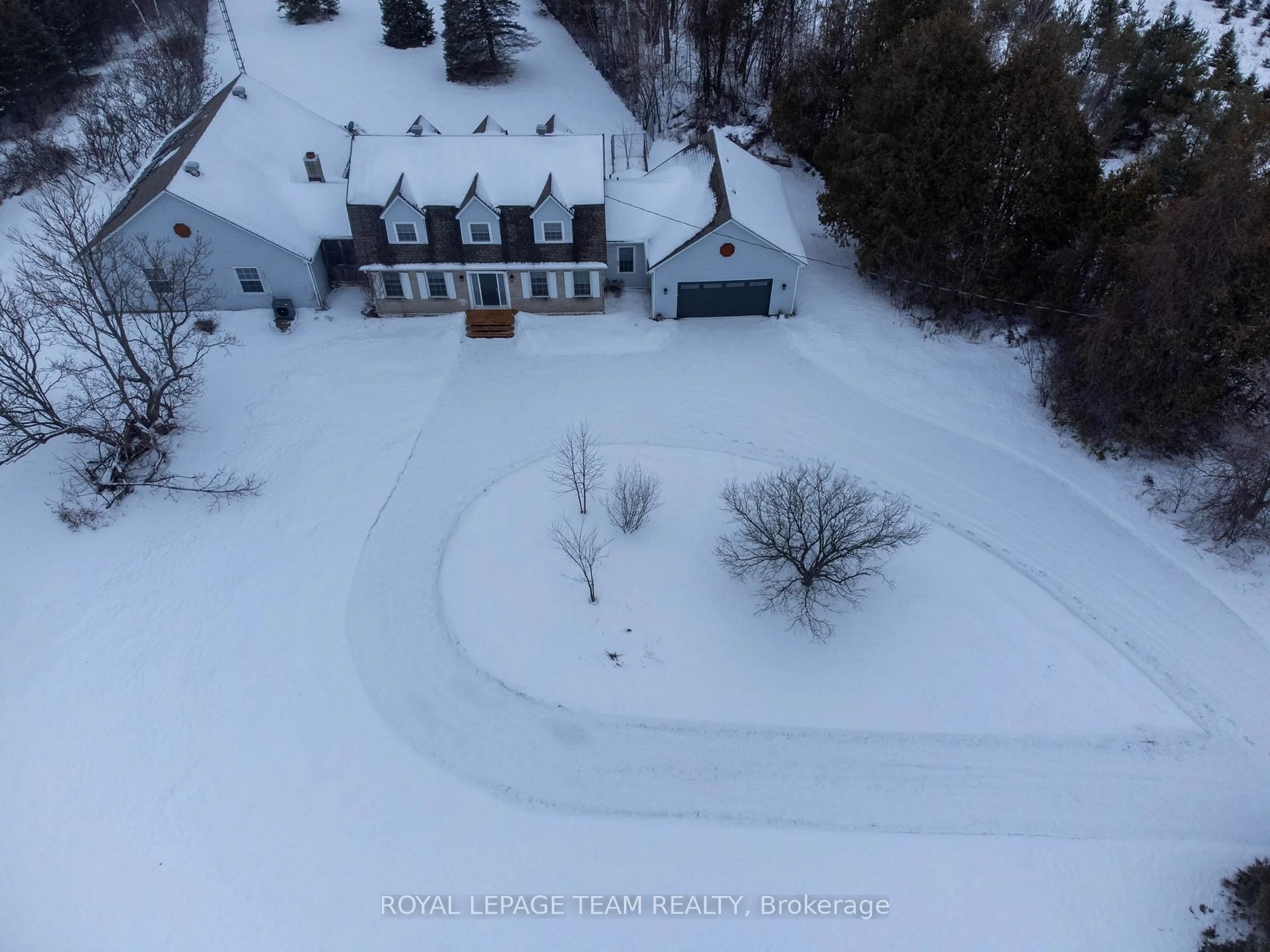 A pic from outside/outdoor area/front of a property/back of a property/a pic from drone, street for 910 Bolton Rd, North Grenville Ontario K0G 1N0