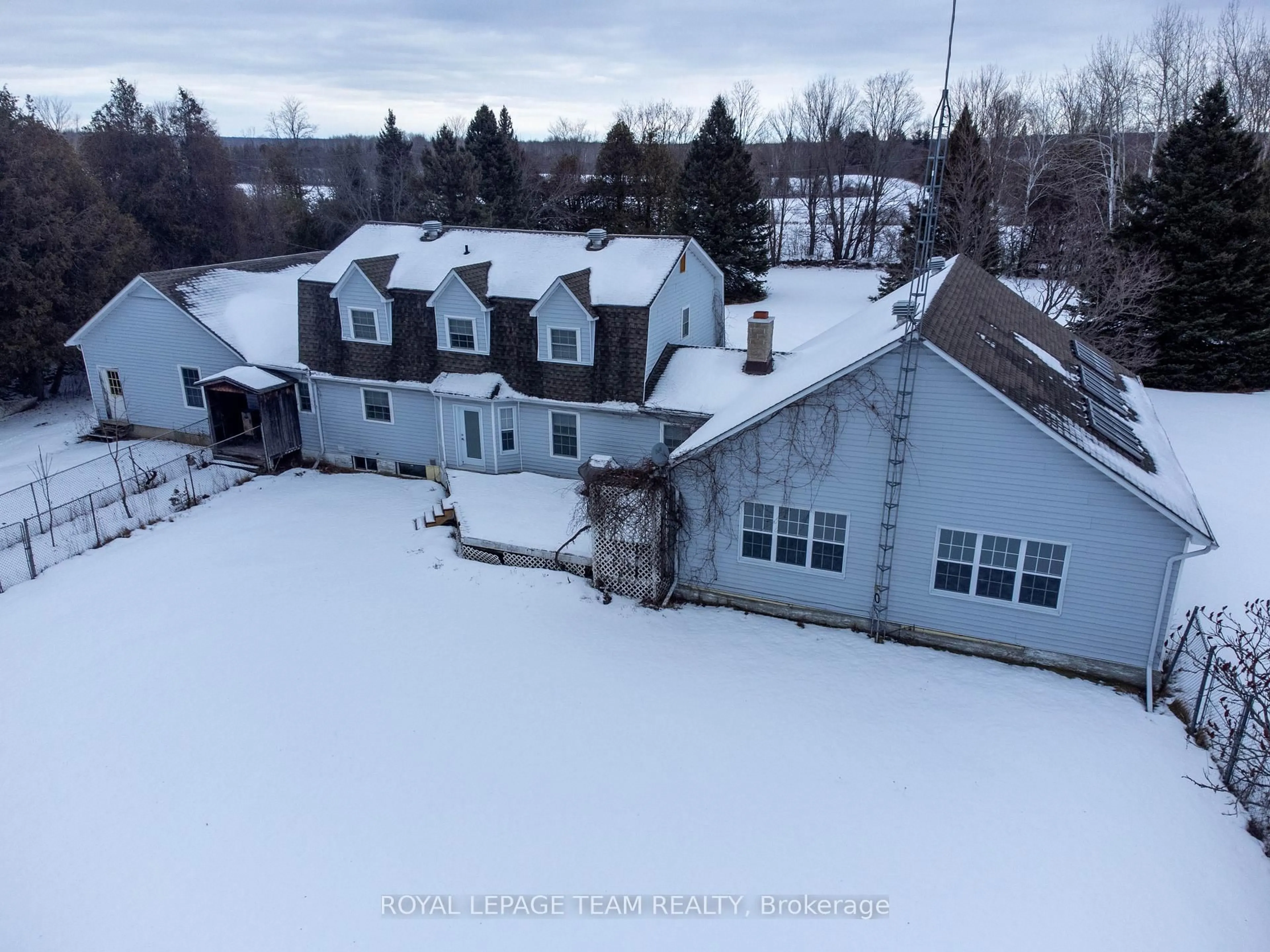 A pic from outside/outdoor area/front of a property/back of a property/a pic from drone, unknown for 910 Bolton Rd, North Grenville Ontario K0G 1N0