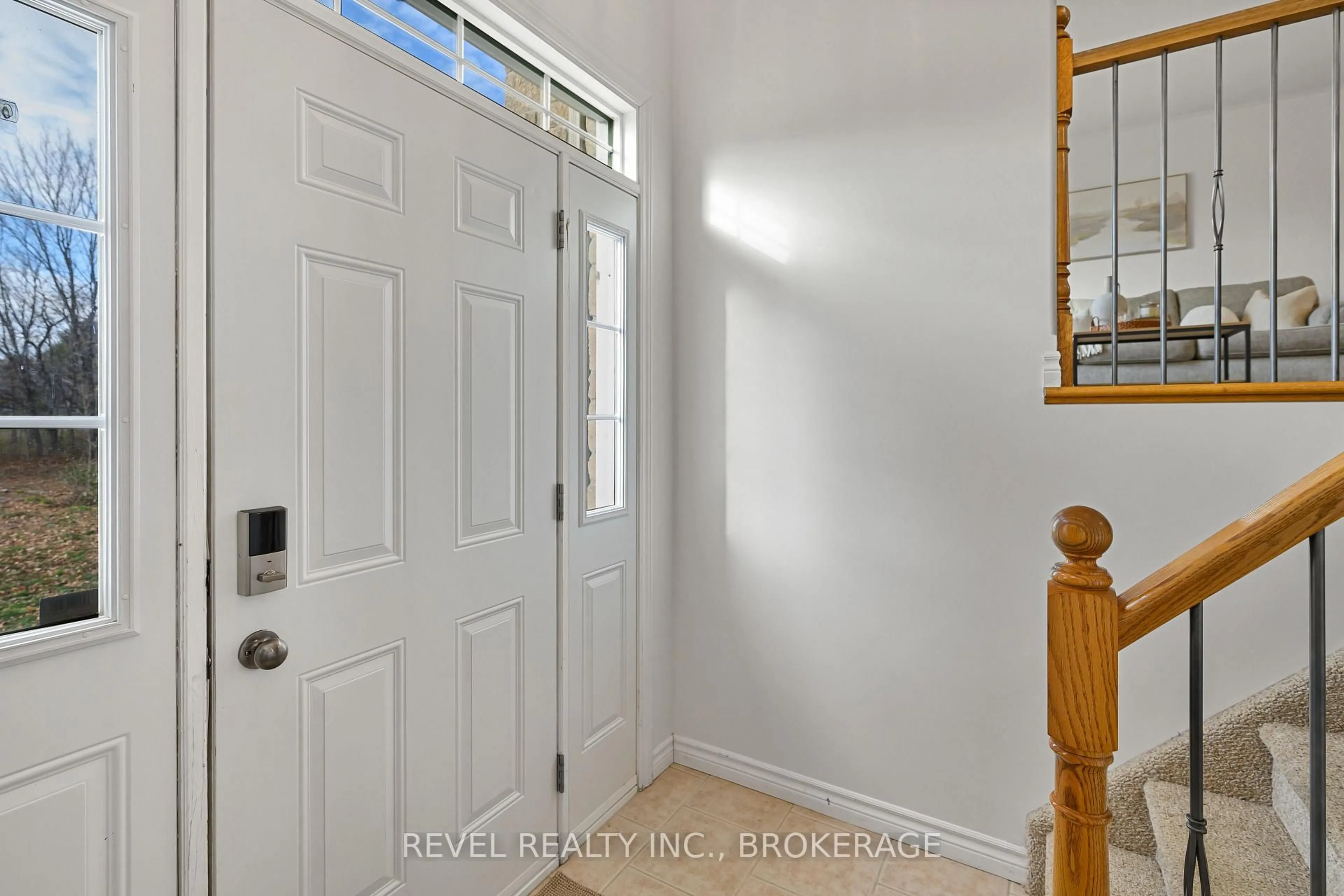 Indoor entryway for 3826 Stage Coach Rd, Sydenham Ontario K0H 2T0