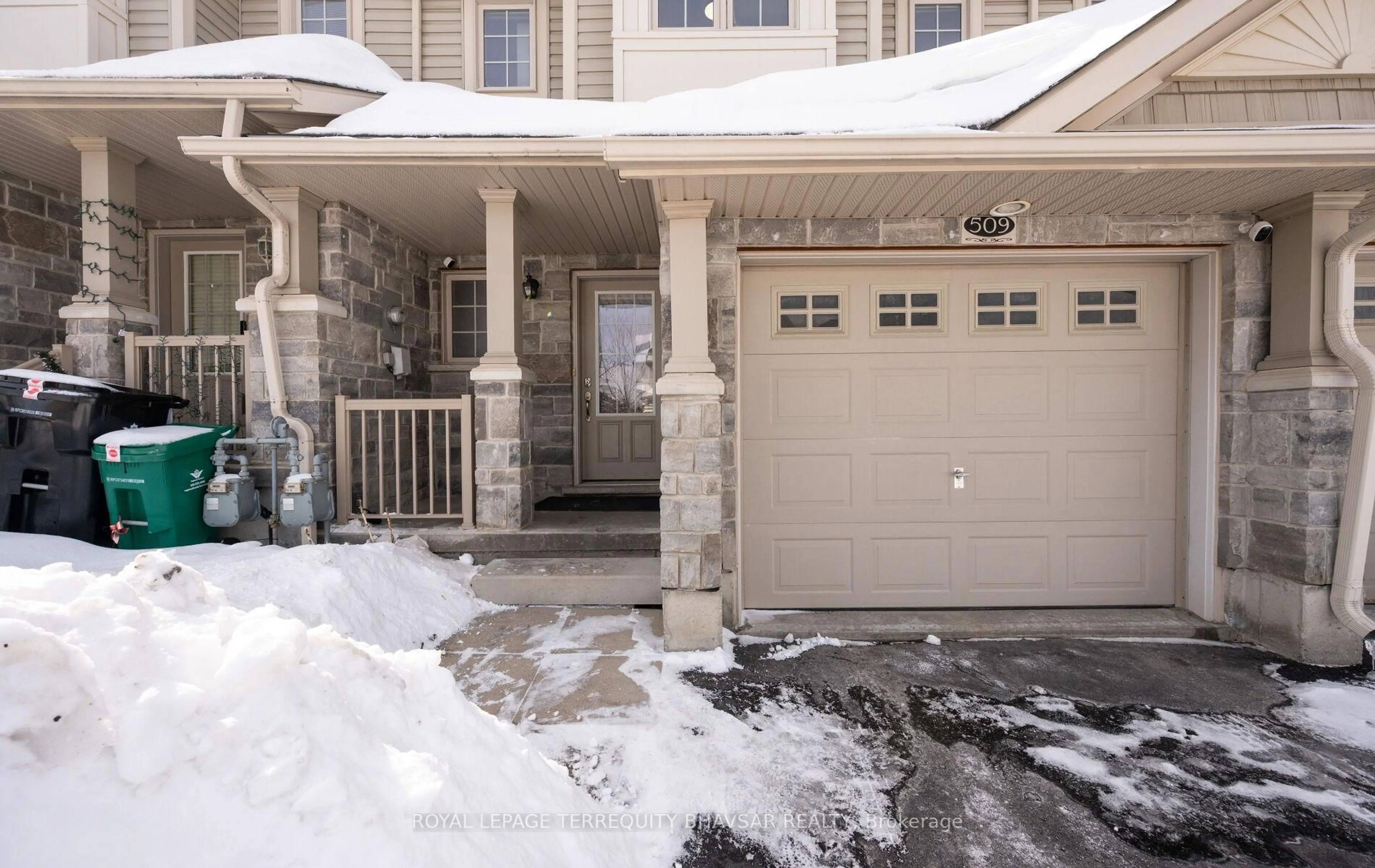 Indoor entryway for 509 Northbrook Pl, Kitchener Ontario N2R 0A3