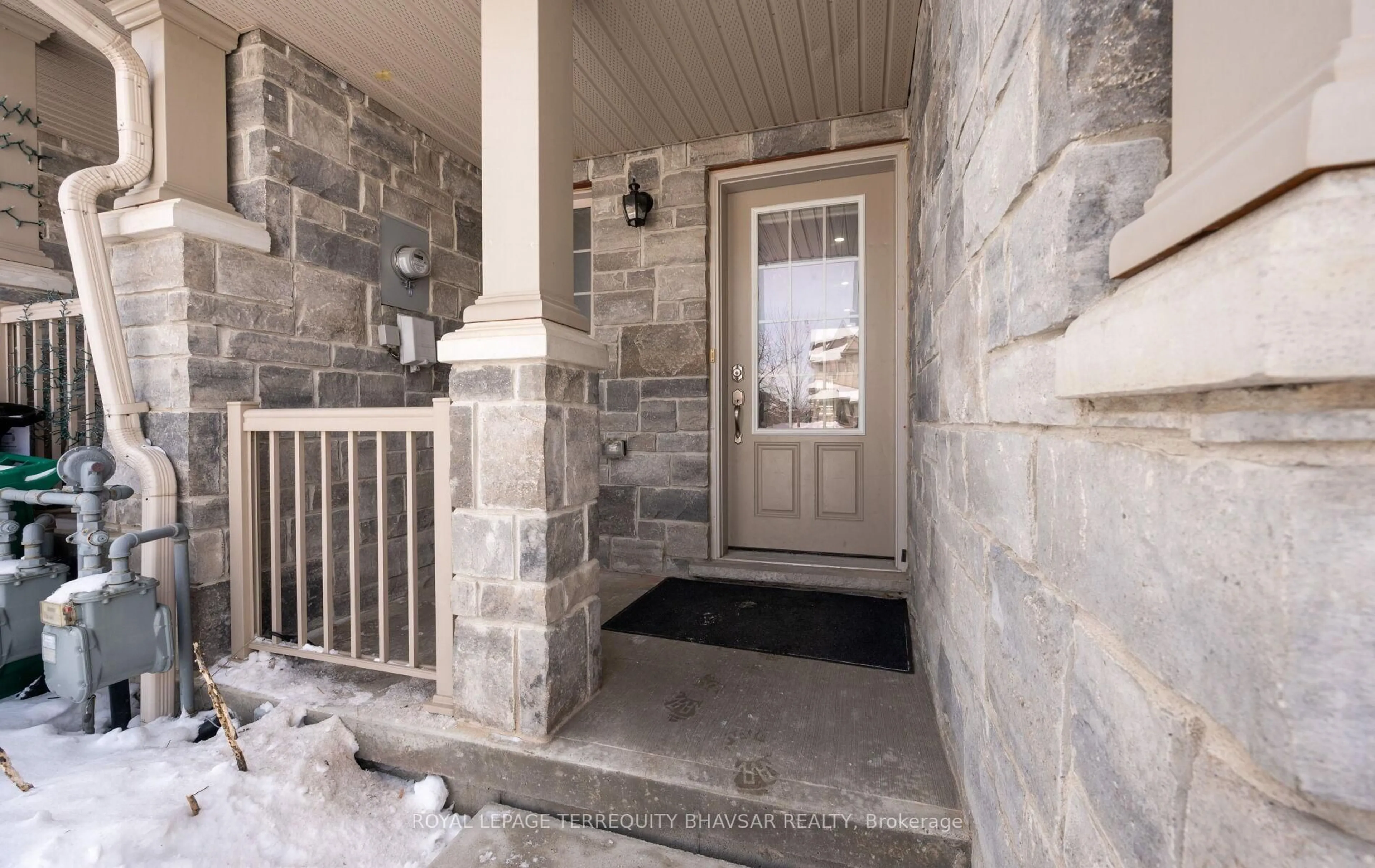 Indoor entryway for 509 Northbrook Pl, Kitchener Ontario N2R 0A3