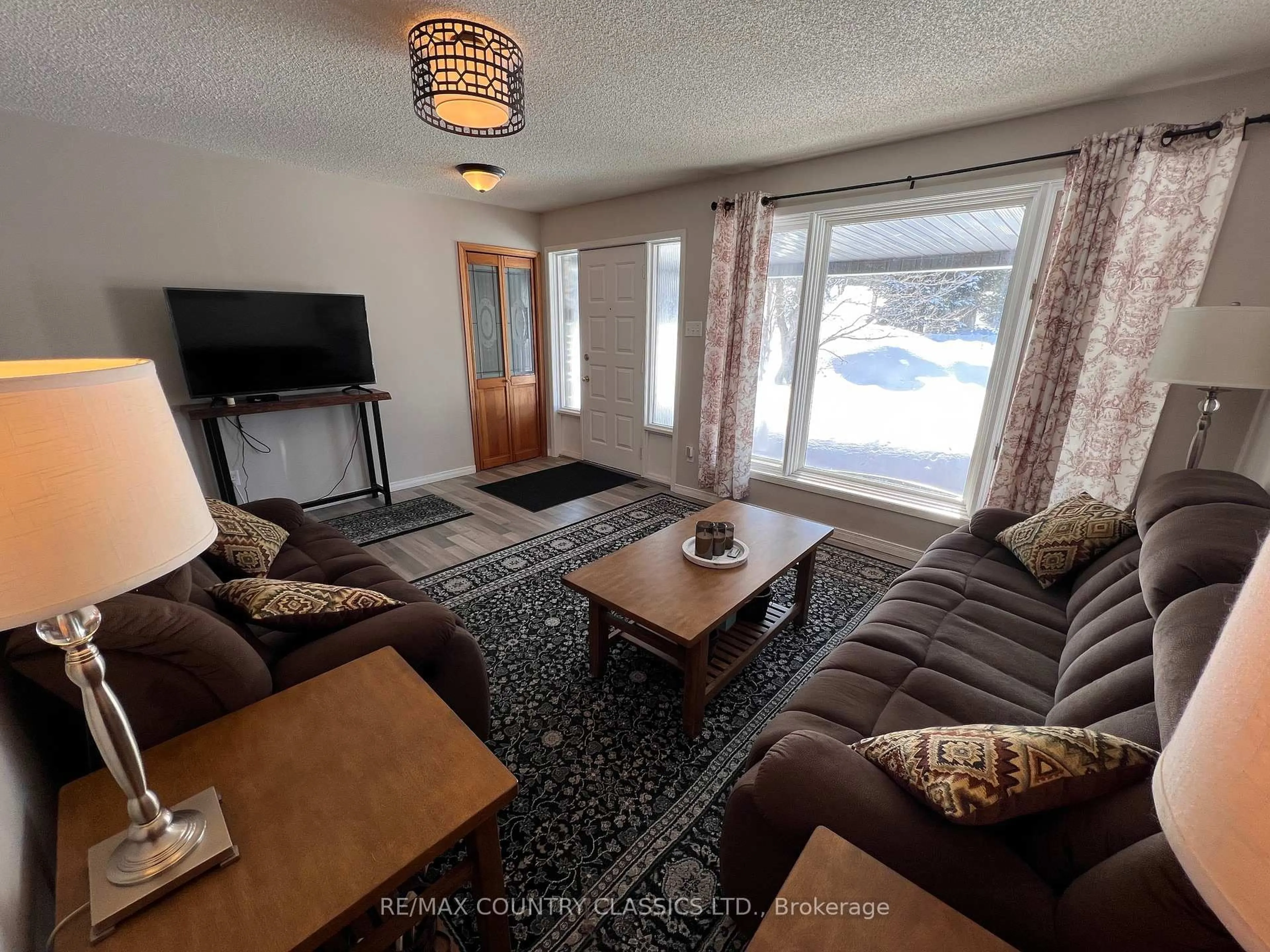 Living room with furniture, unknown for 33109 HWY 62 NORTH, Maynooth Ontario K0L 2S0