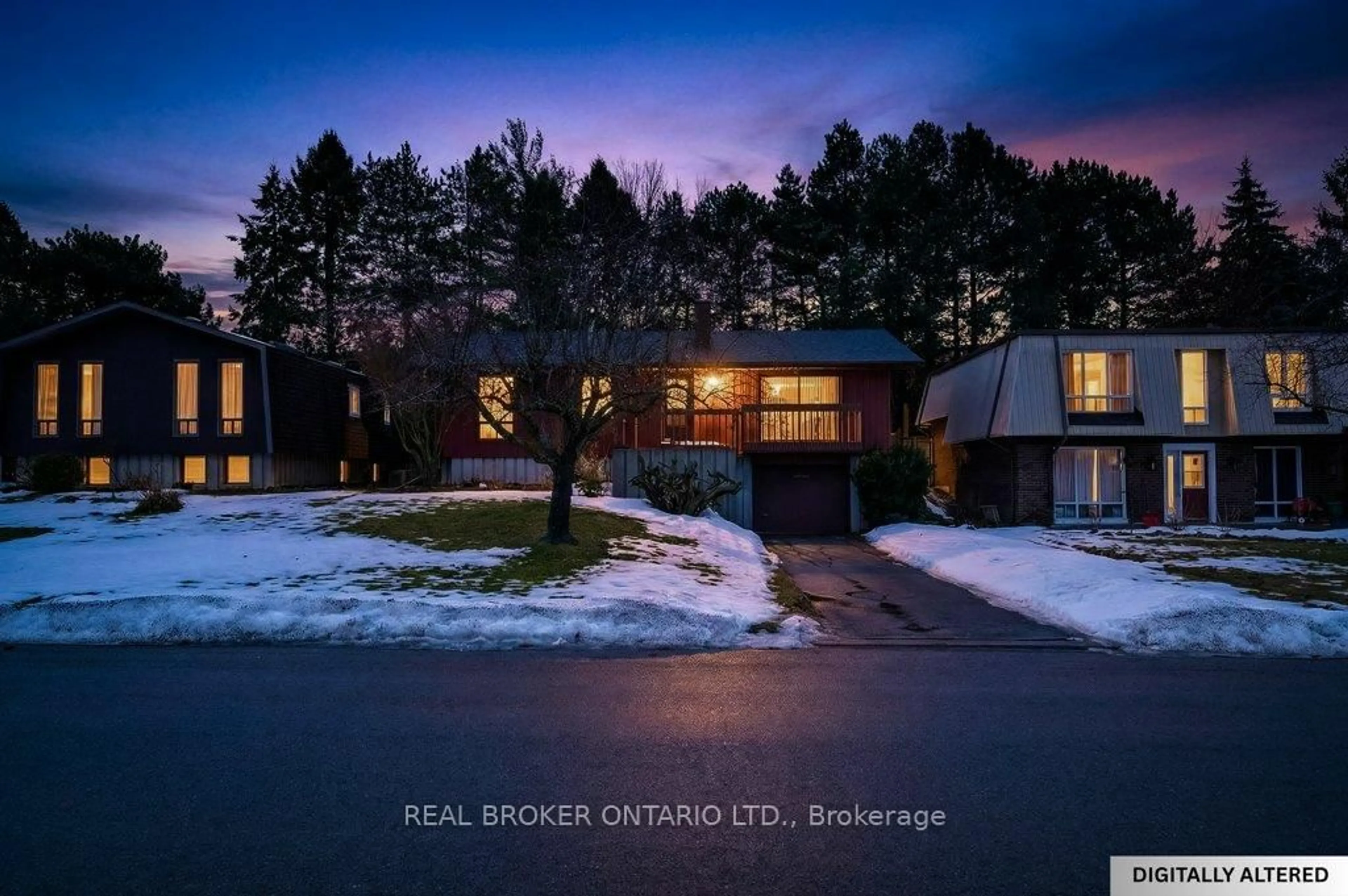 Indoor foyer for 7 The Pinery, St. Catharines Ontario L2M 6M5