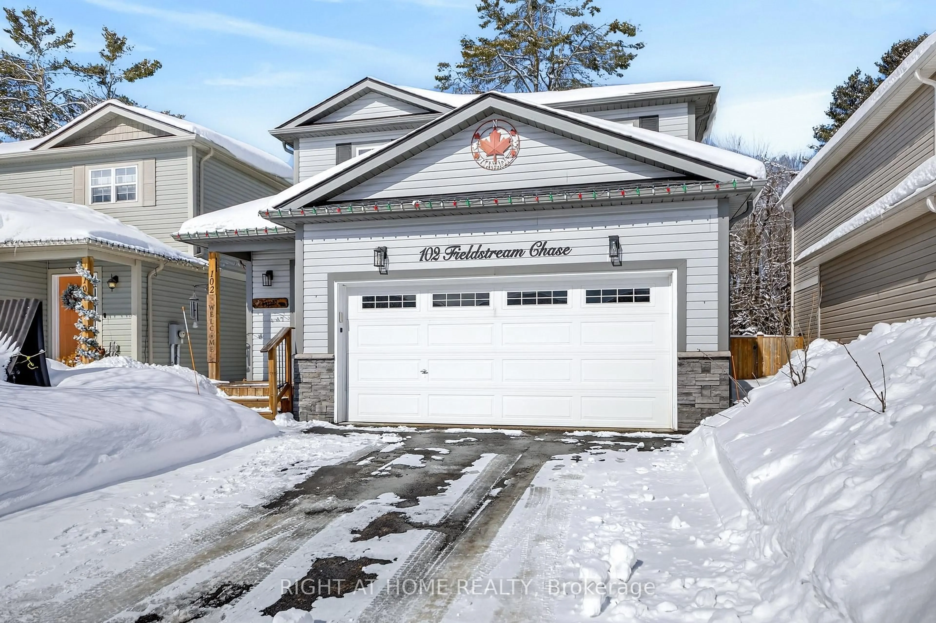 Indoor garage for 102 Fieldstream Chse, Bracebridge Ontario P1L 0A7
