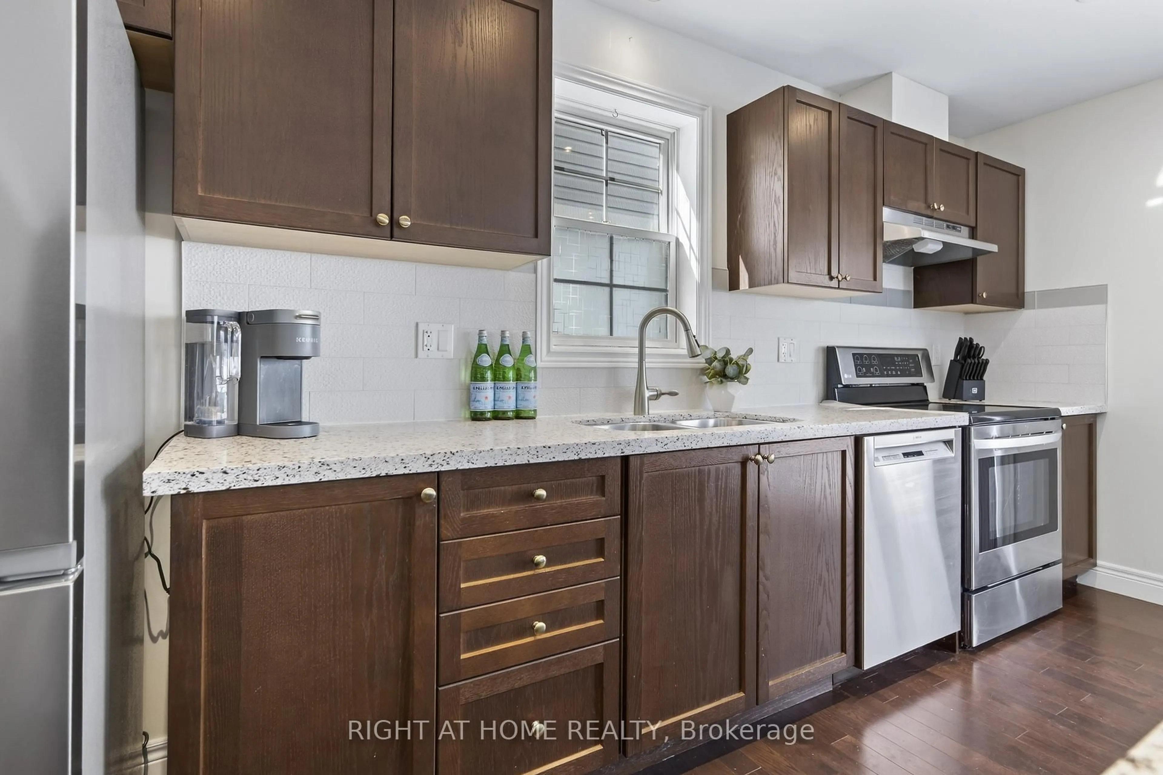 Open concept kitchen, unknown for 102 Fieldstream Chse, Bracebridge Ontario P1L 0A7