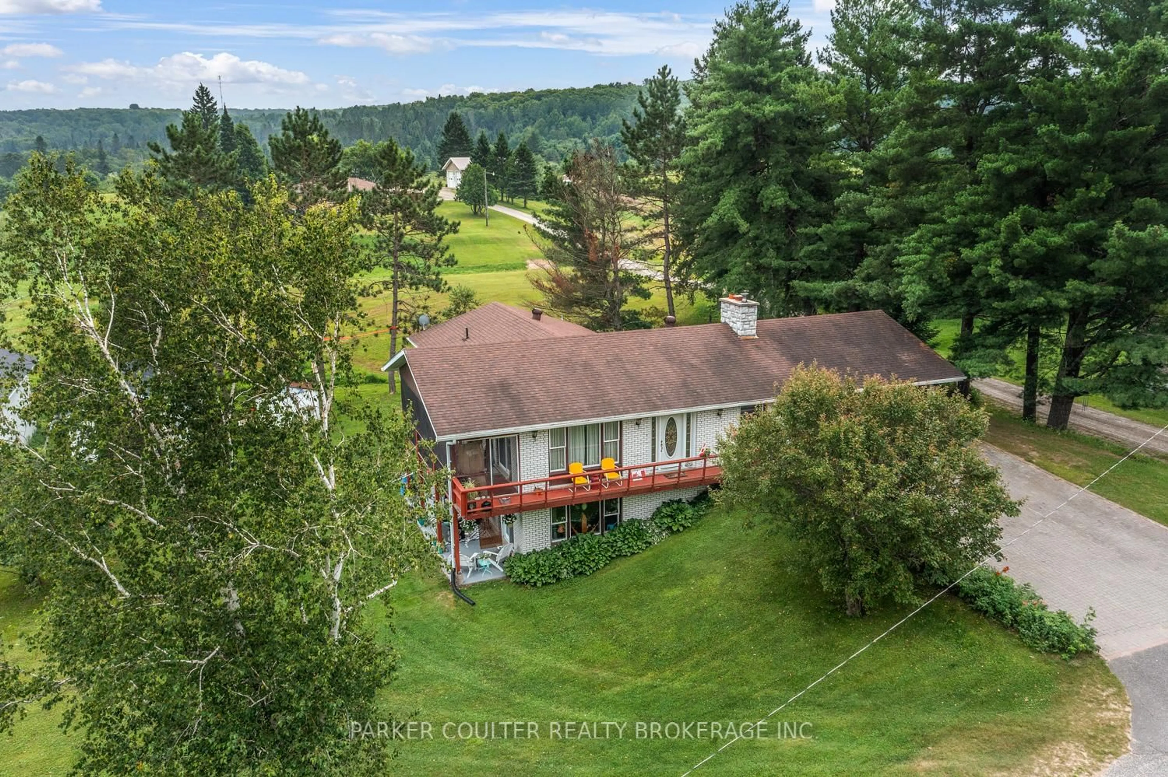 A pic from outside/outdoor area/front of a property/back of a property/a pic from drone, unknown for 236 Queen St, Burk's Falls Ontario P0A 1C0
