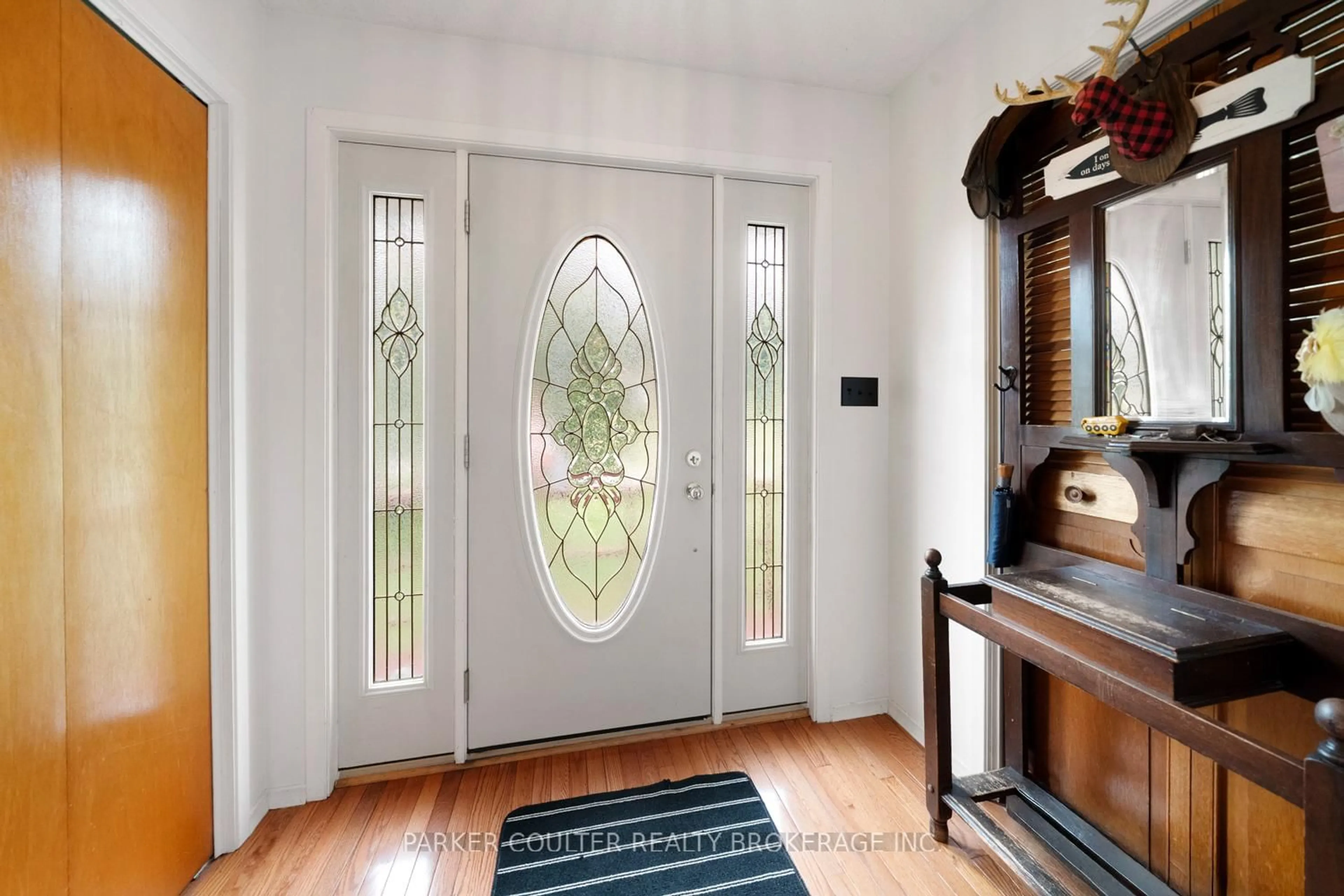 Indoor entryway for 236 Queen St, Burk's Falls Ontario P0A 1C0