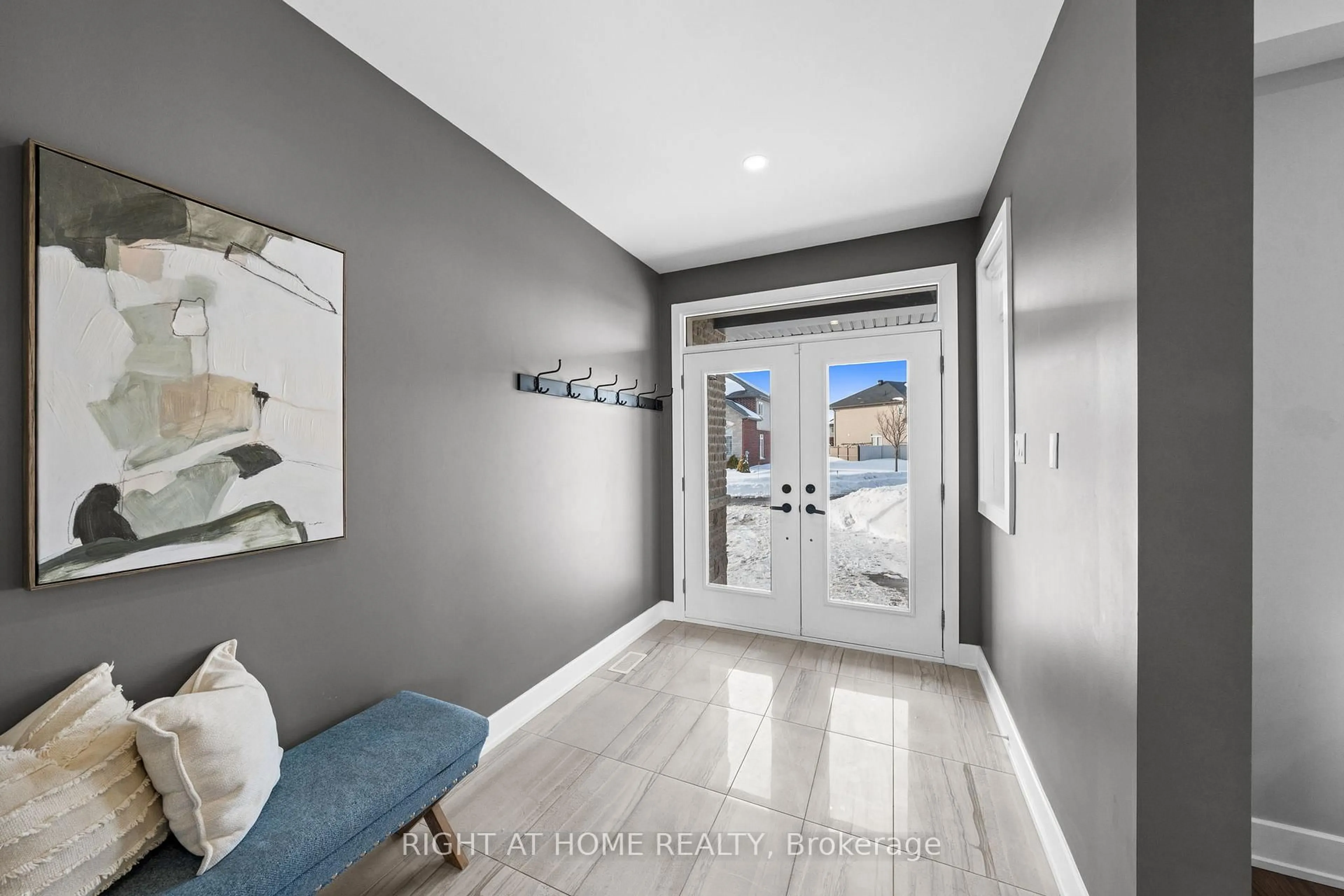 Indoor entryway for 424 Golden Springs Dr, Ottawa Ontario K4M 0B9