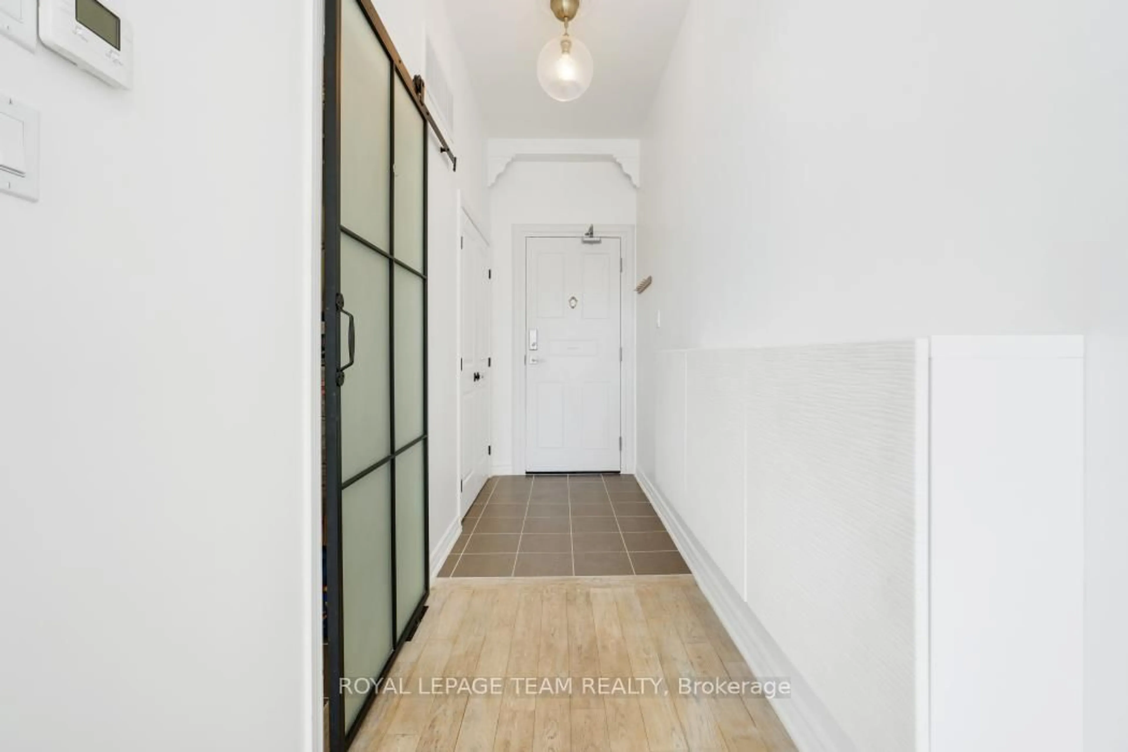 Indoor entryway for 500 Claridge Dr #203, Ottawa Ontario K2J 3G5