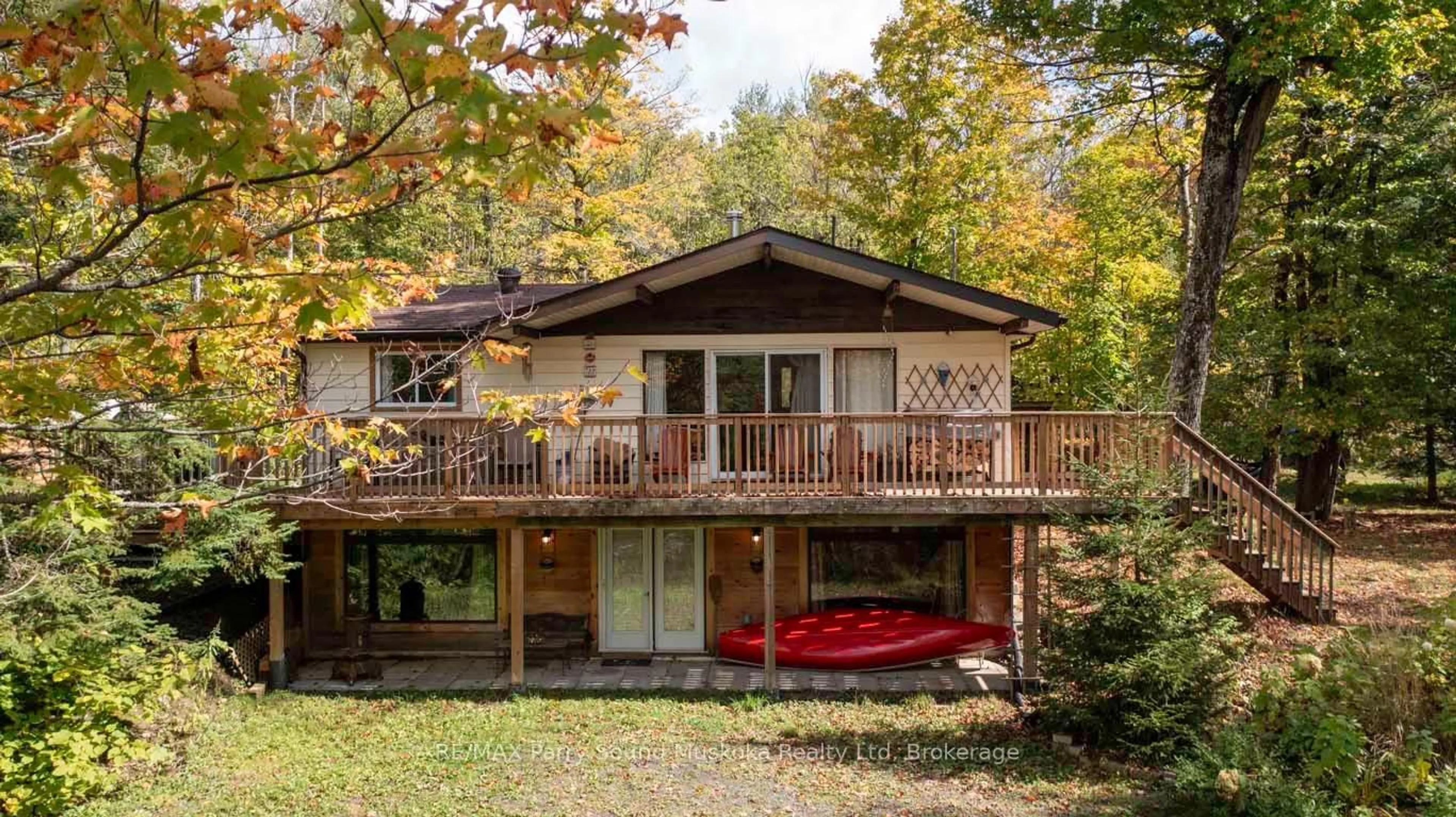 Home with vinyl exterior material, water/lake/river/ocean view for 37 LYNBERRY Dr, Seguin Ontario P2A 2W9