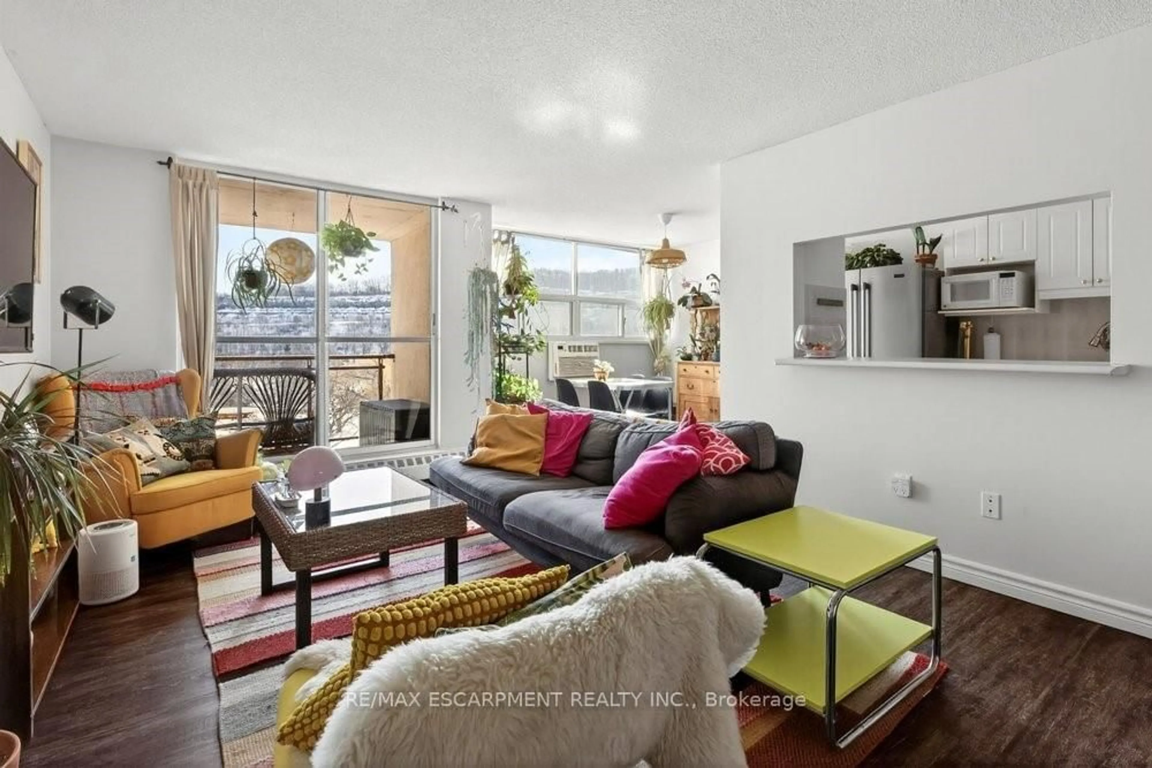 Living room with furniture, unknown for 1950 Main St #906, Hamilton Ontario L8S 4M9