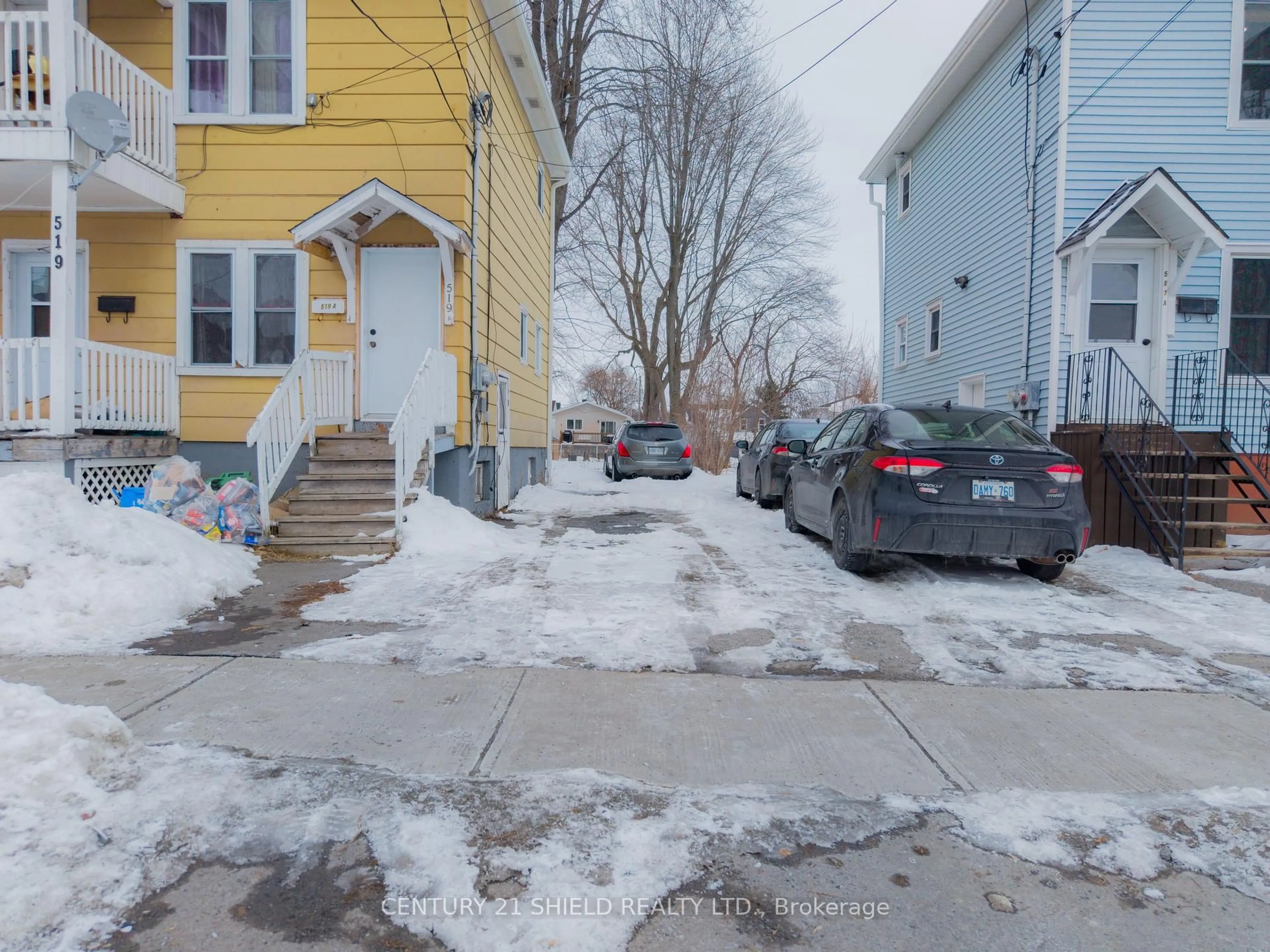 Parking for 519 & 519A York St, Cornwall Ontario K6J 3Z9