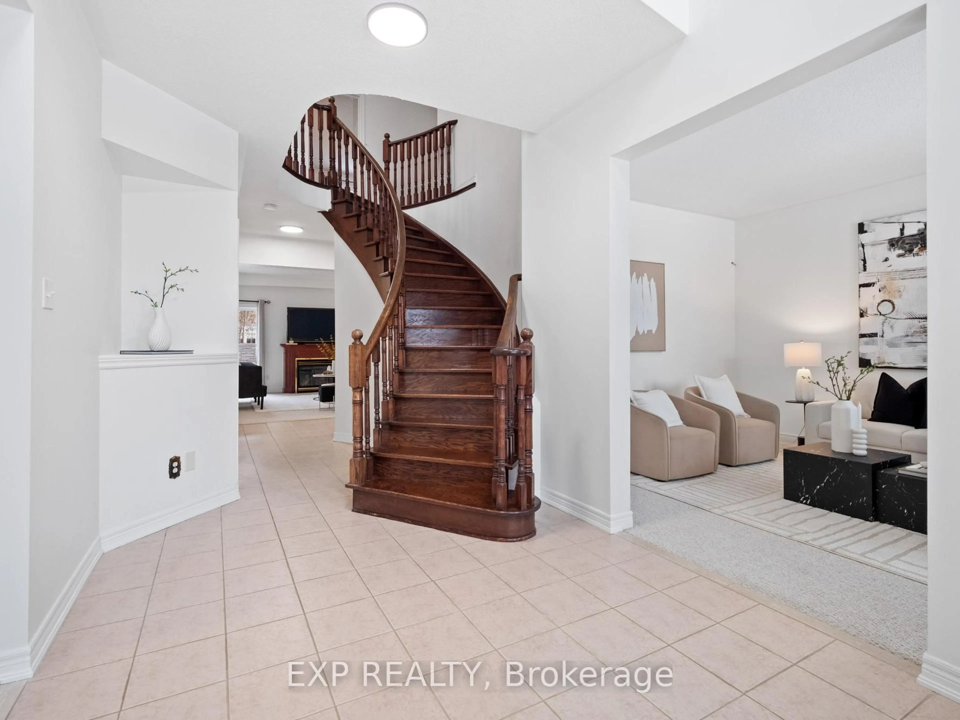 Indoor entryway for 12 Delrosa Way, Hamilton Ontario L8E 6E5