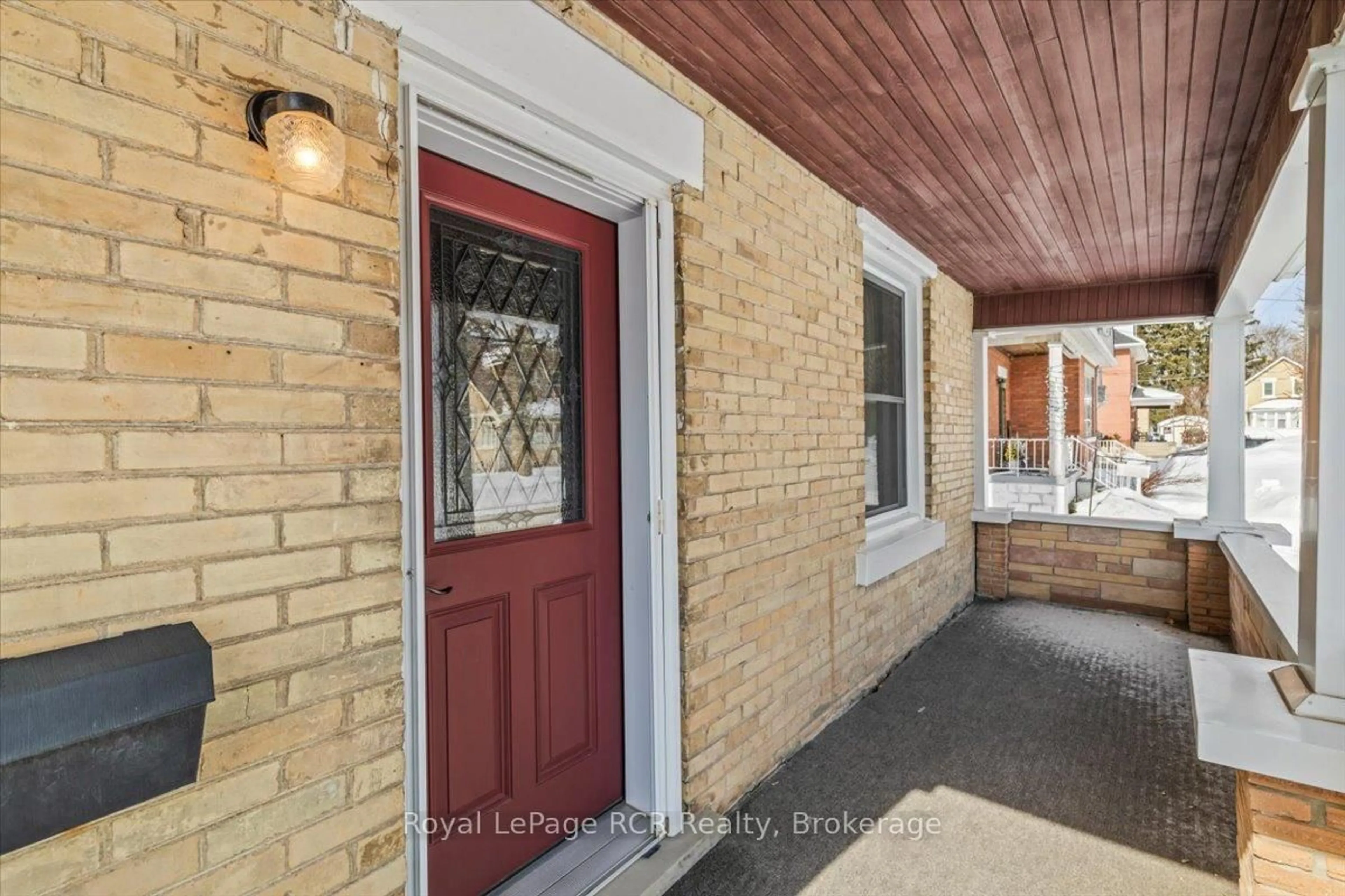 Indoor entryway for 560 6th Ave, Hanover Ontario N4N 2G6