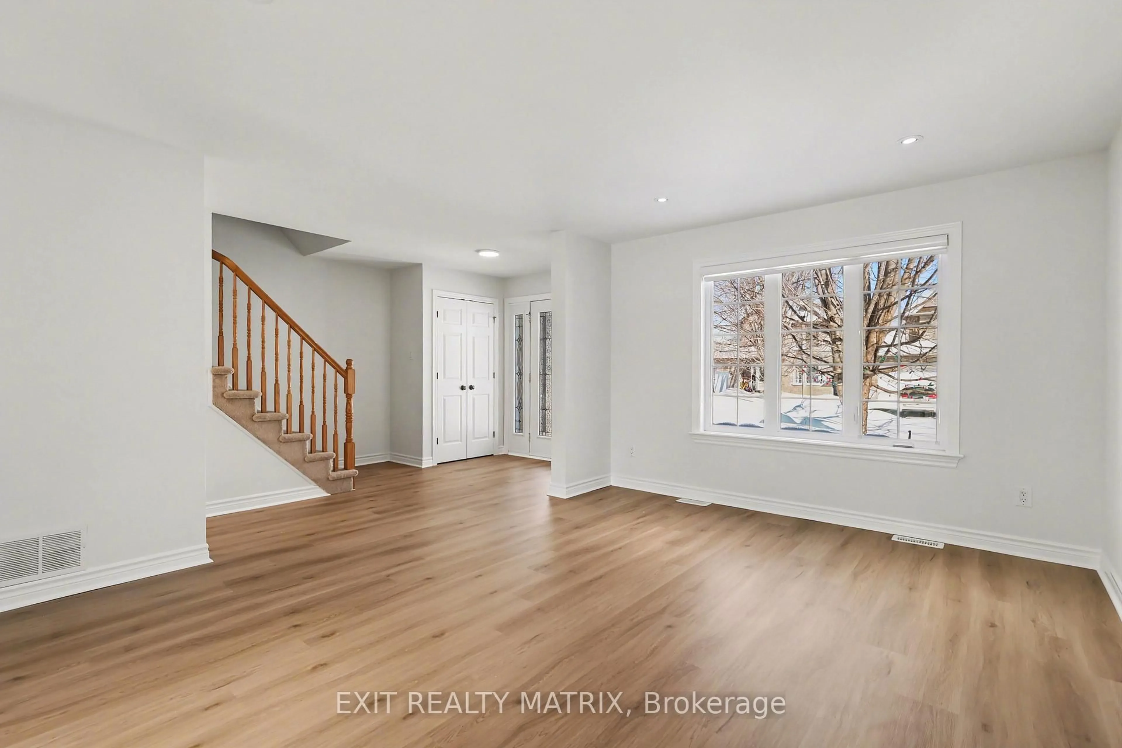 Indoor entryway for 28 Honore Cres, The Nation Ontario K0A 2M0