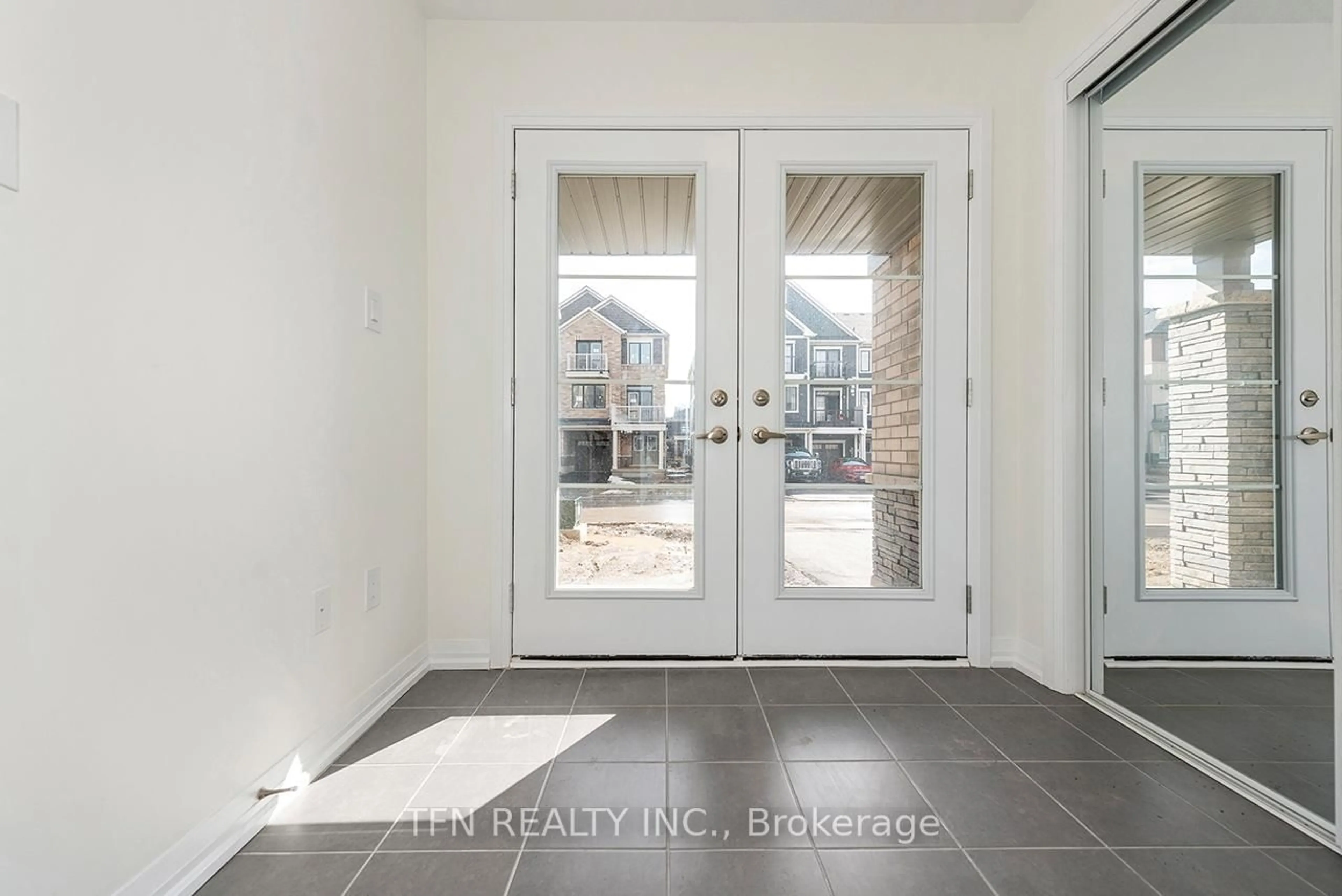 Indoor entryway for 22 St. Lawrence Rd, Haldimand Ontario N3W 0K1