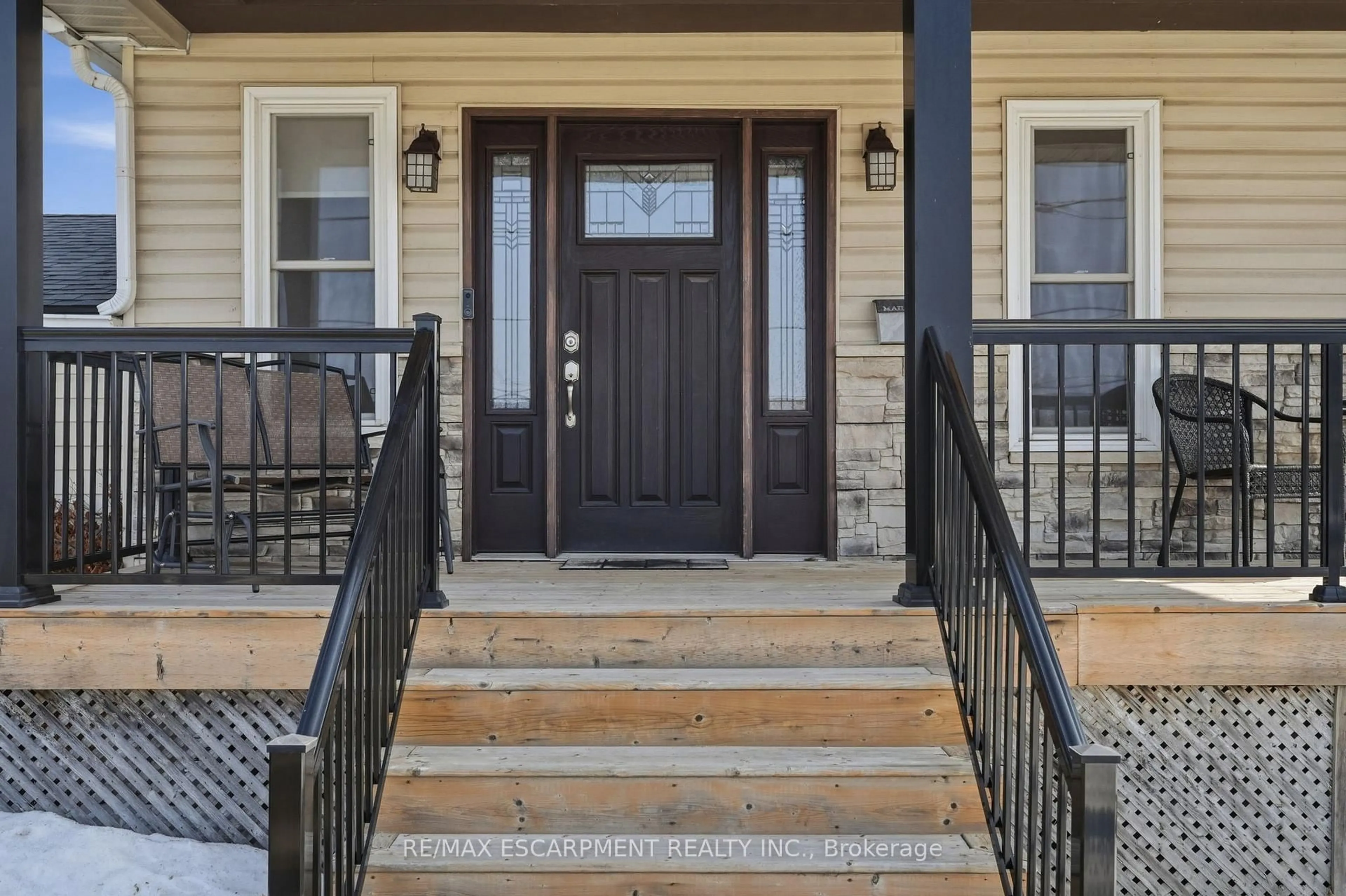 Indoor entryway for 228 Green Rd, Hamilton Ontario L8E 2A5