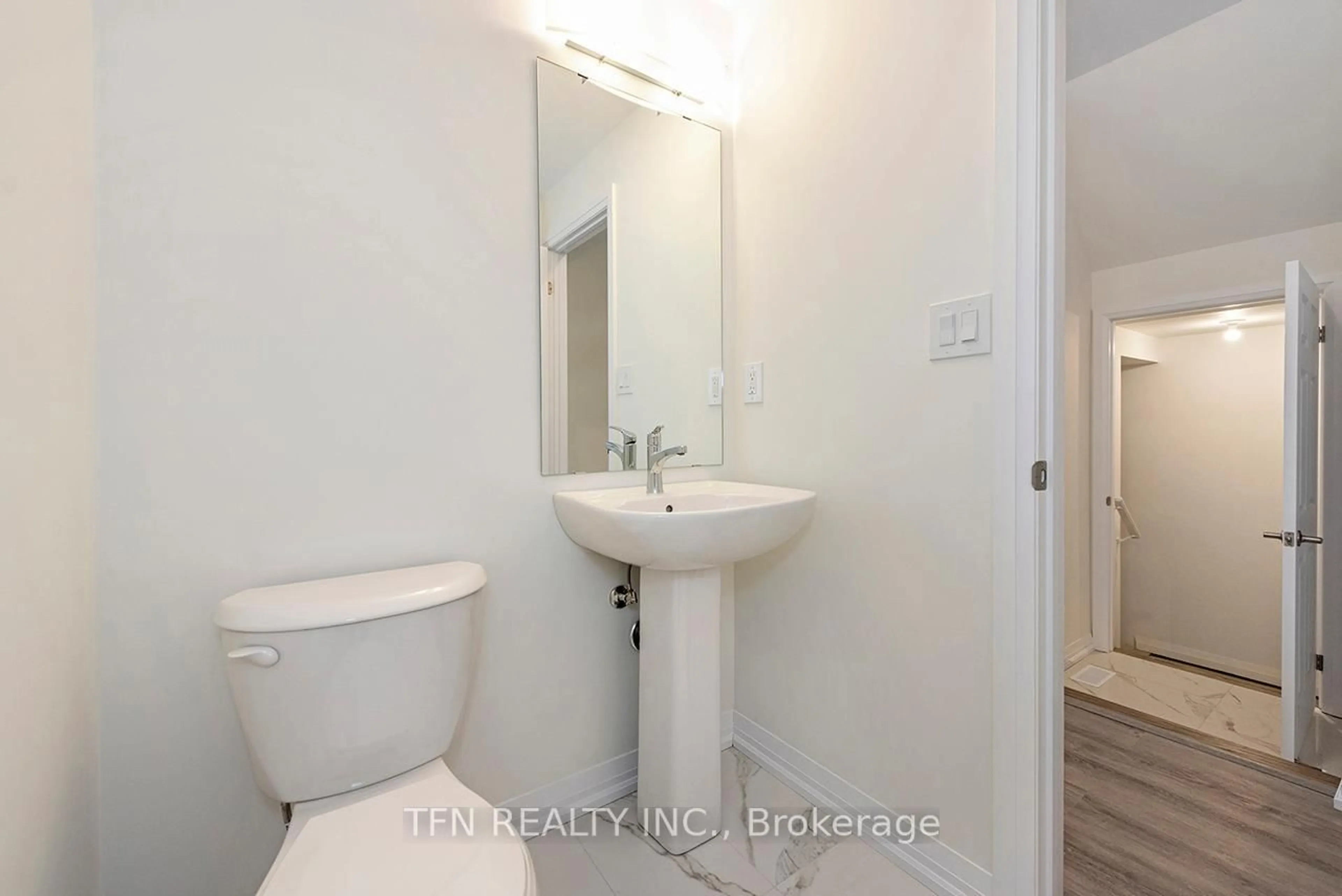 Standard bathroom, unknown for 4 Riley Park Dr, Haldimand Ontario N3W 0K2