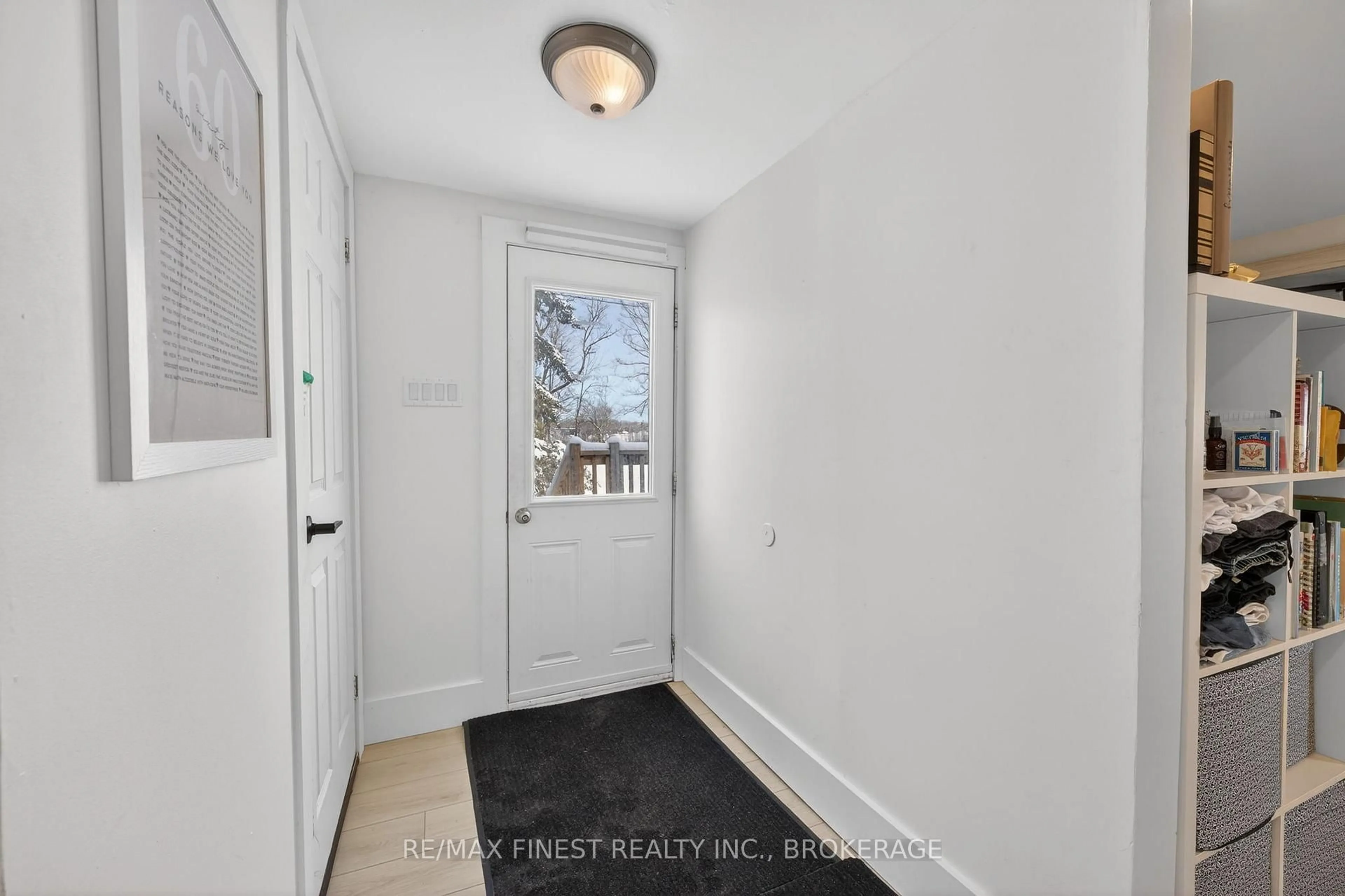 Indoor entryway for 2706 Highway 38, Mcdonalds Corners Ontario K0H 1M0