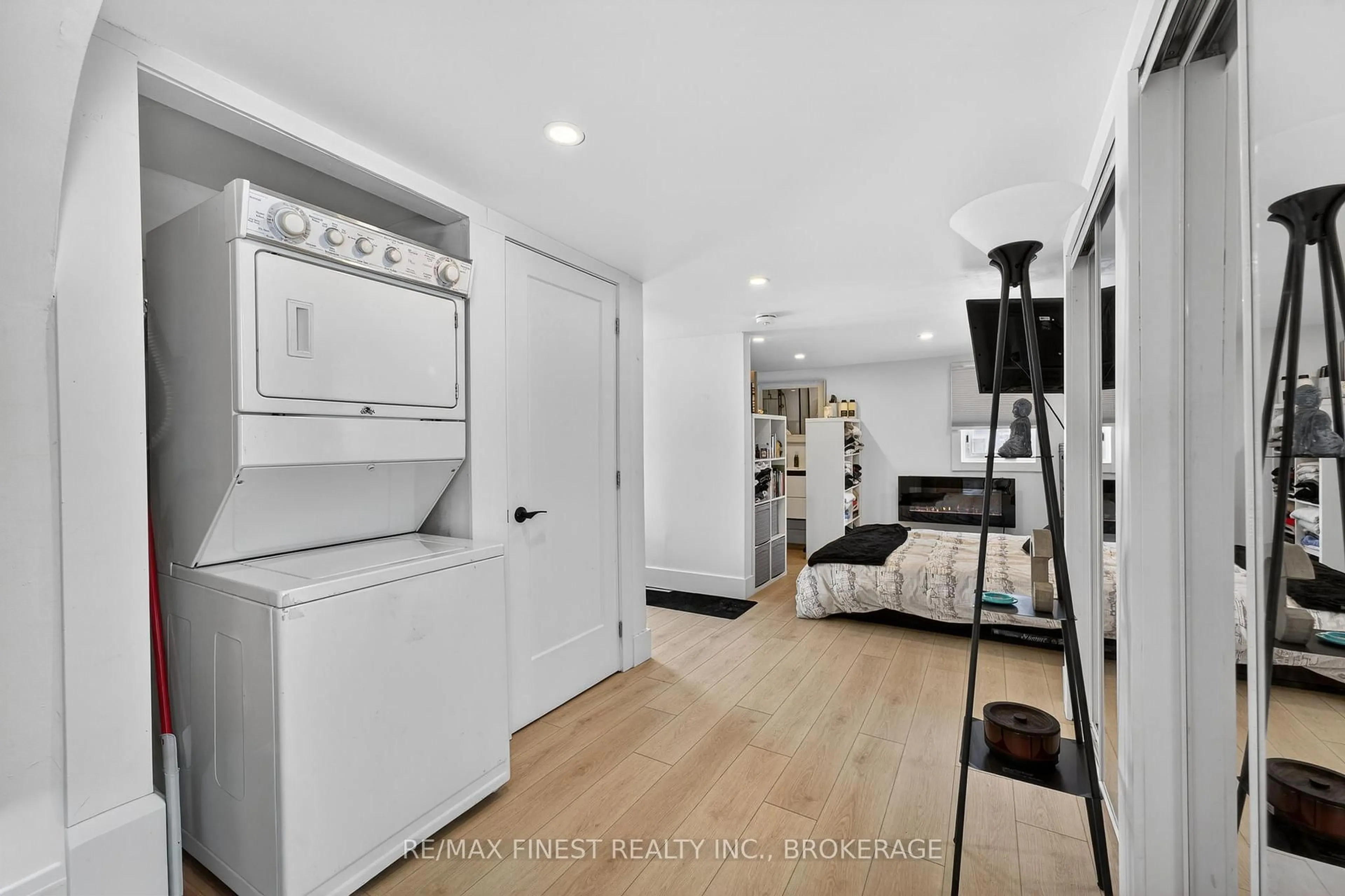 Laundry room for 2706 Highway 38, Mcdonalds Corners Ontario K0H 1M0