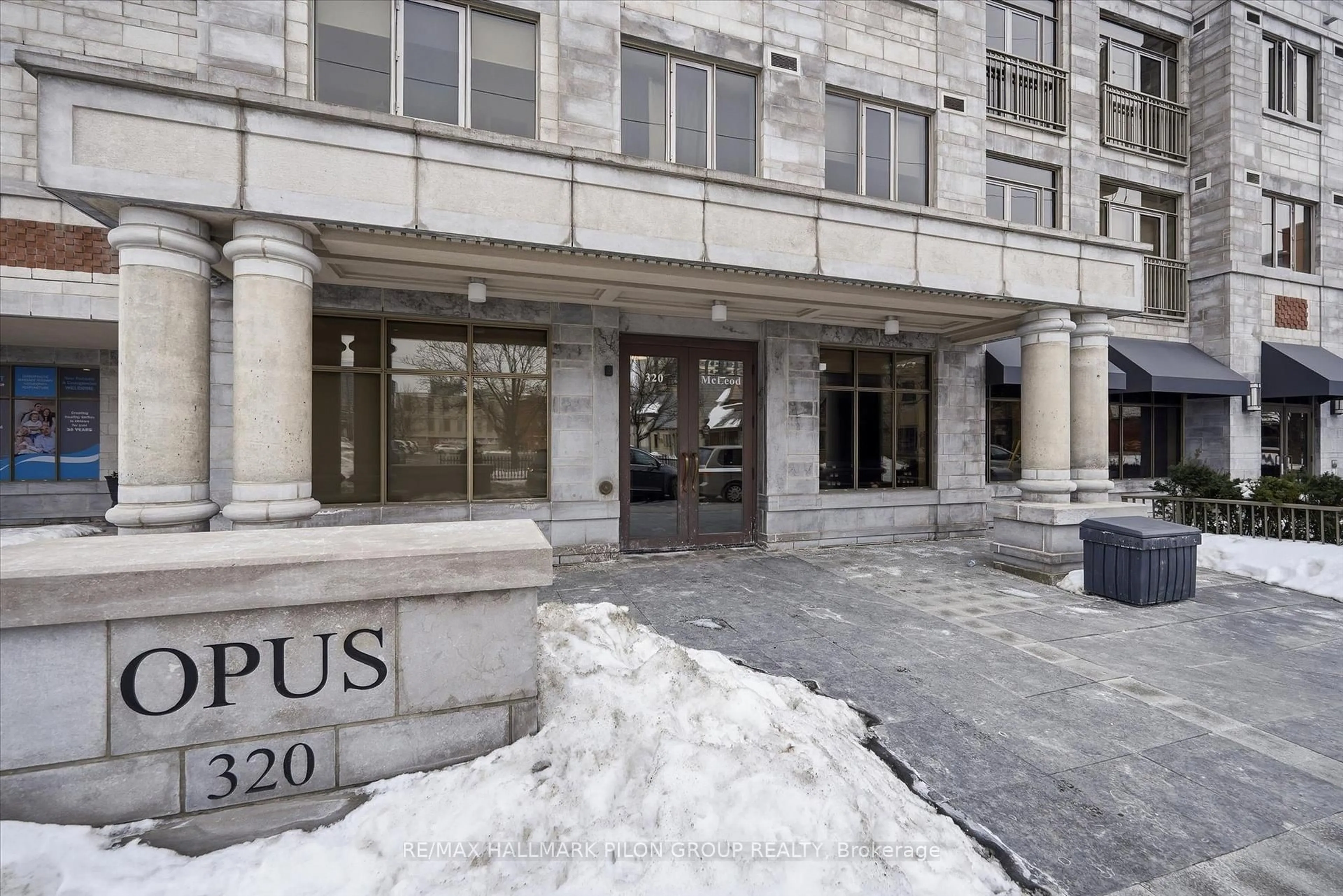 Indoor foyer for 320 Mcleod St #306, Ottawa Ontario K2P 1A3