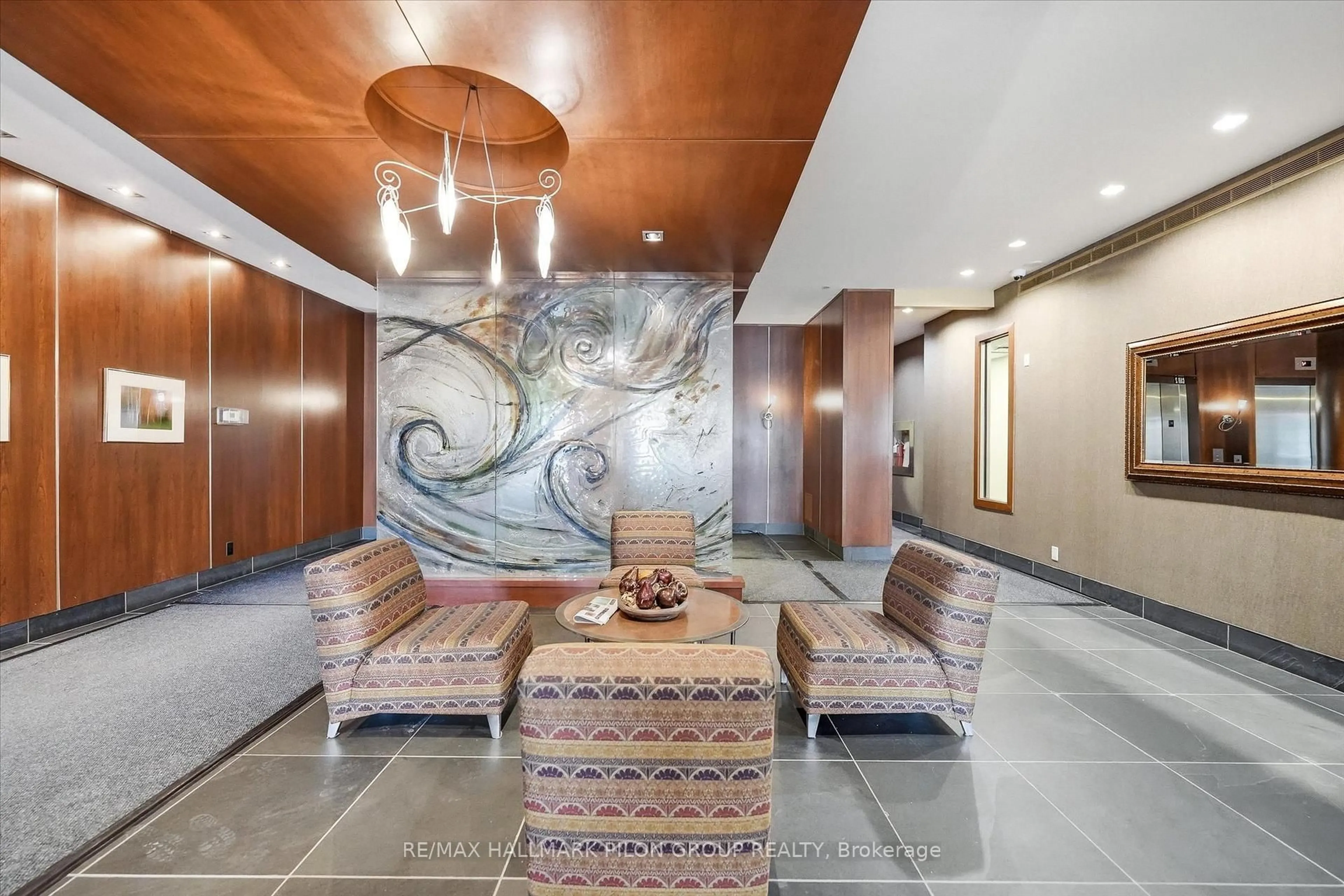 Lobby for 320 Mcleod St #306, Ottawa Ontario K2P 1A3