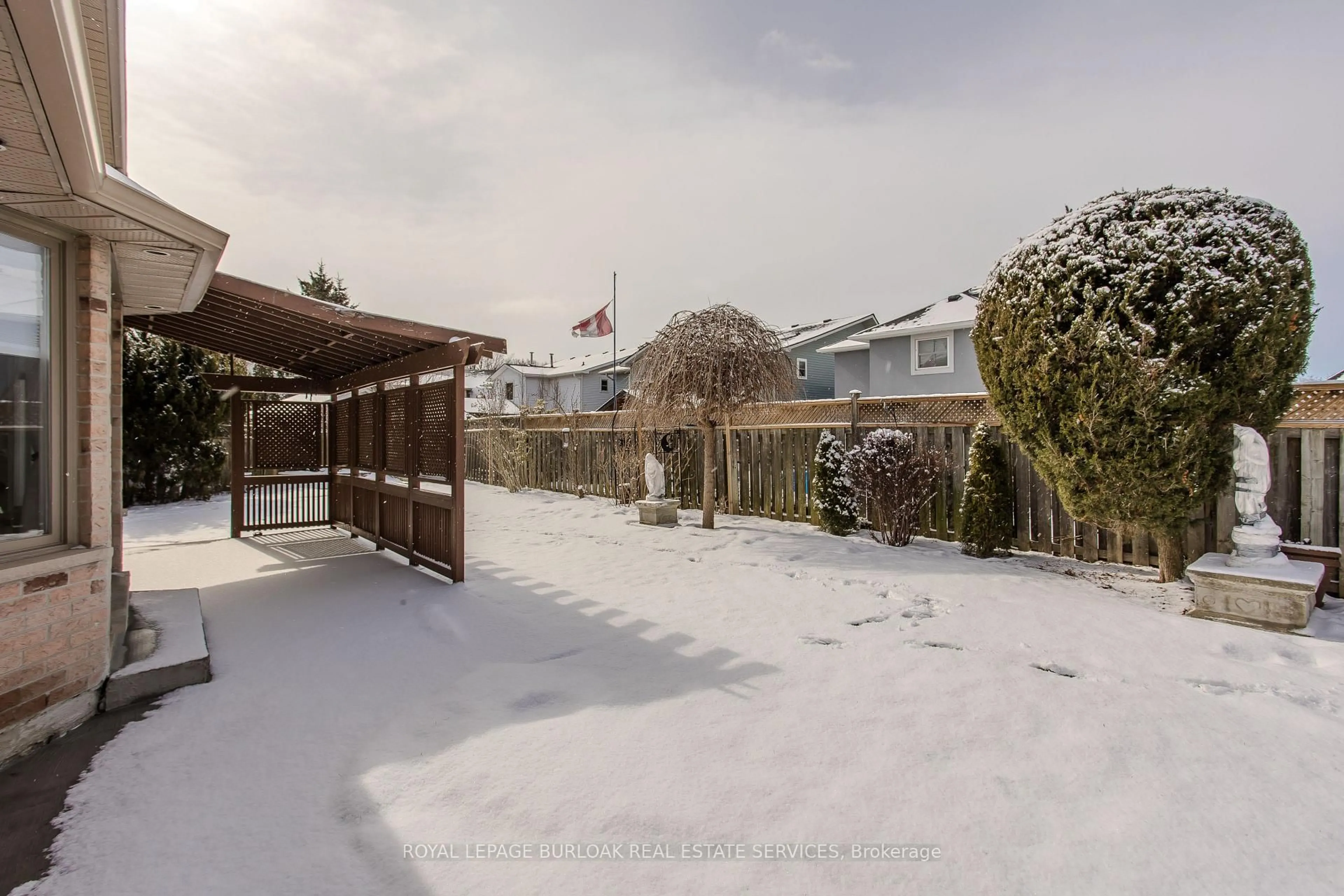 Patio, street for 21 Isidore Pl, Hamilton Ontario L8J 2P2
