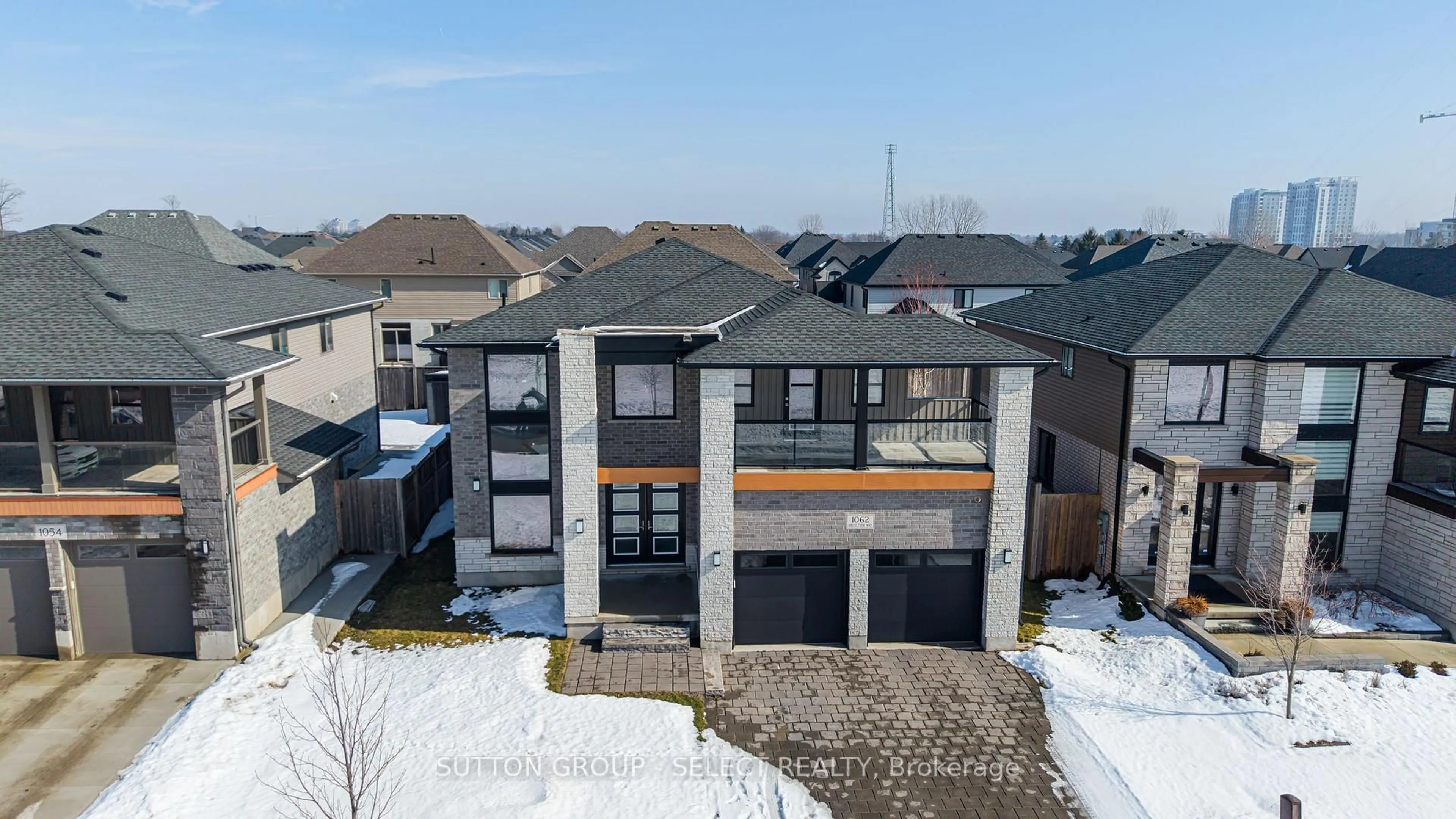 A pic from outside/outdoor area/front of a property/back of a property/a pic from drone, unknown for 1062 Melsetter Way, London North Ontario N6G 0S4