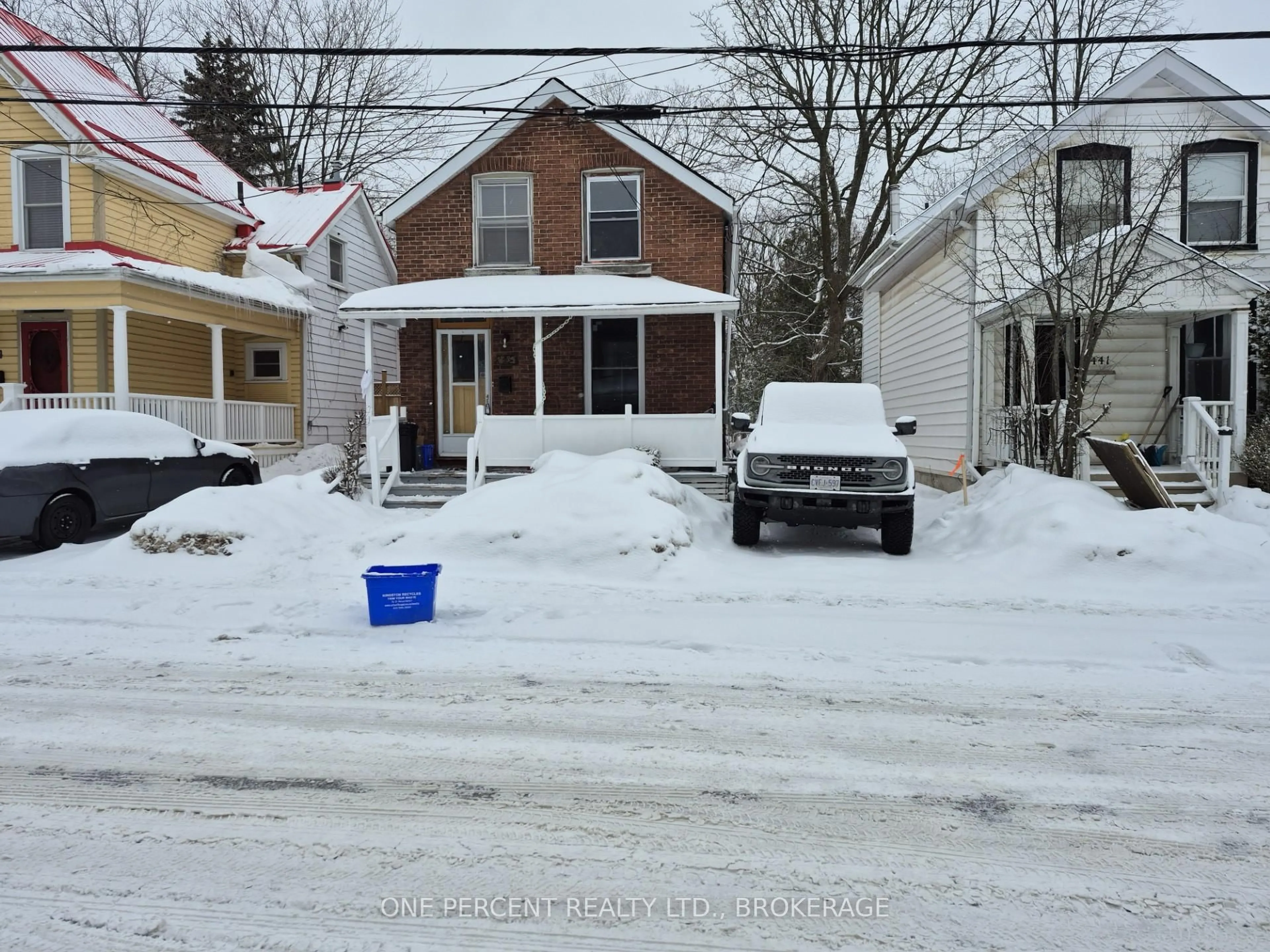 A pic from outside/outdoor area/front of a property/back of a property/a pic from drone, street for 445 Albert St, Kingston Ontario K7L 3W4