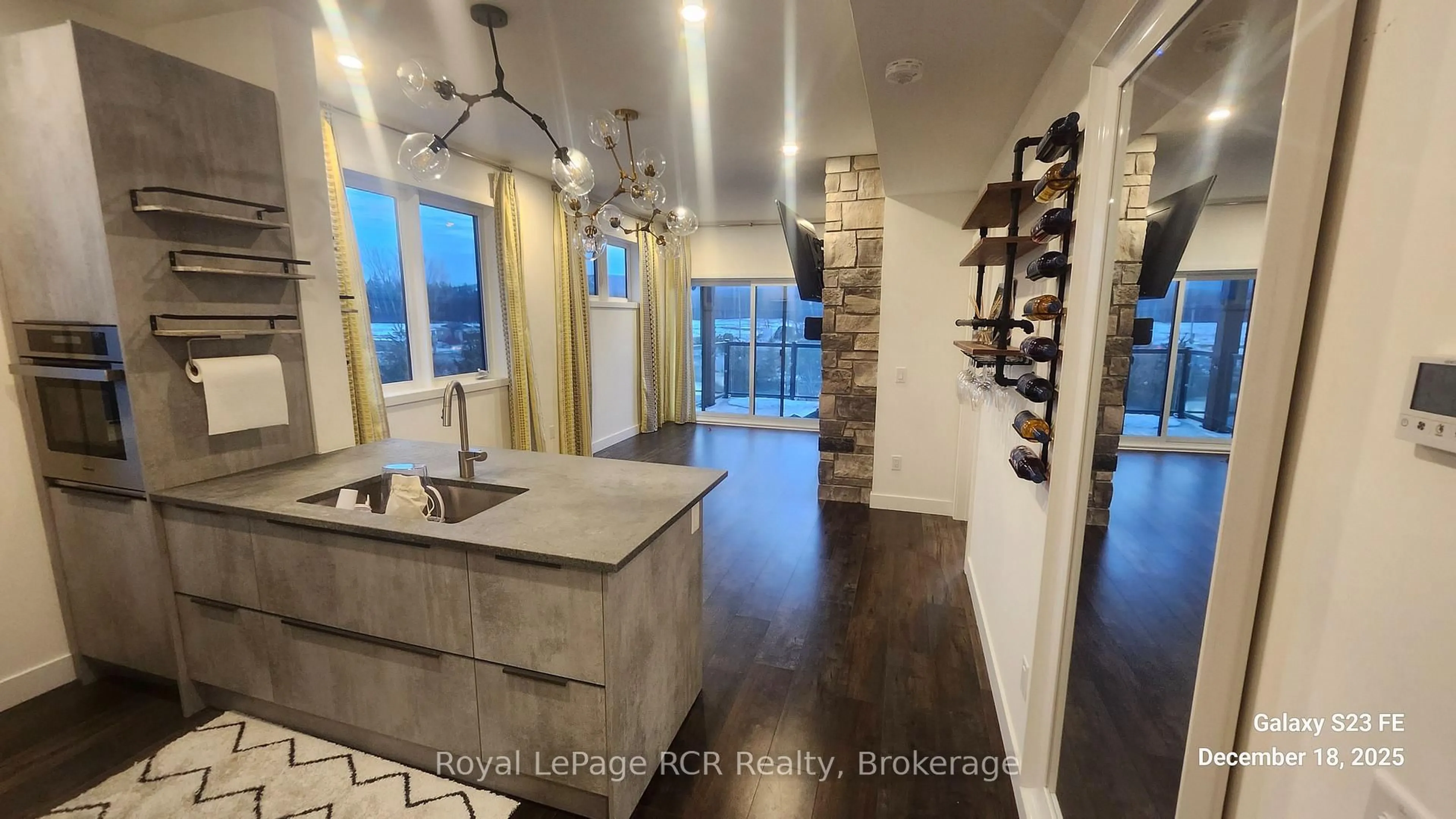 Open concept kitchen, ceramic/tile floor for 22 Beckwith Lane #202, Blue Mountains Ontario L9Y 0R4