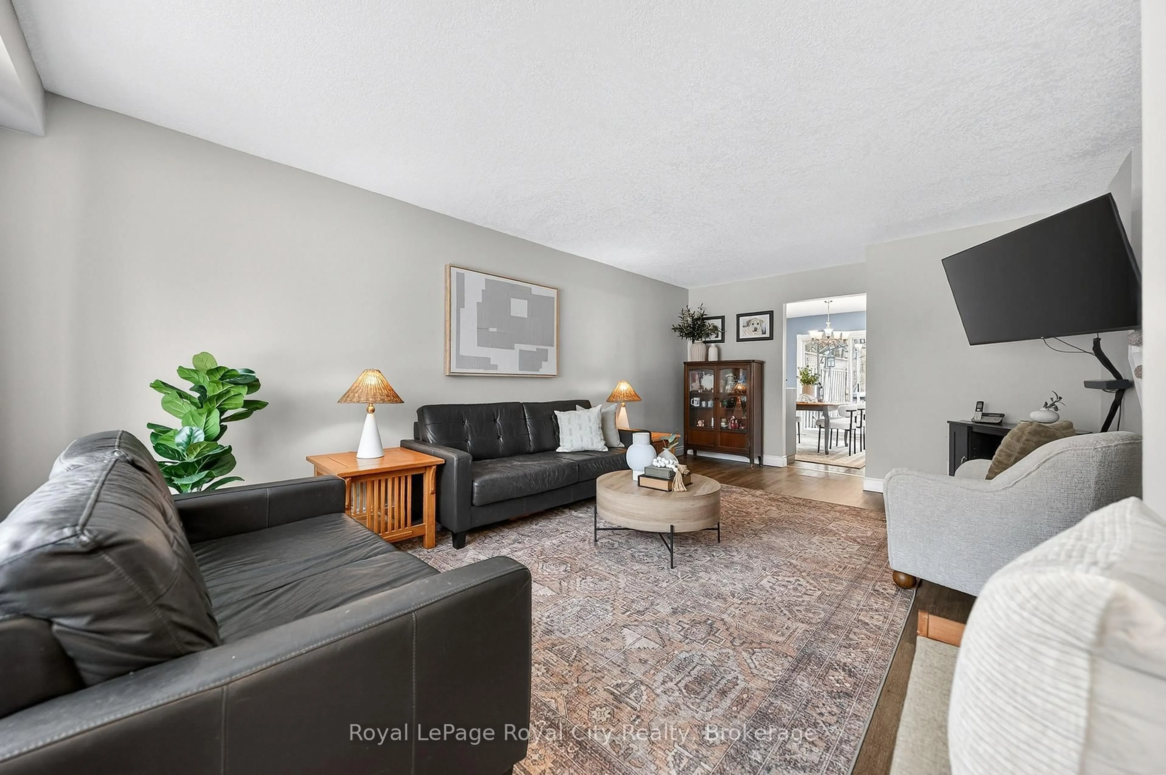 Living room with furniture, unknown for 29 Deerfield Pl, Guelph Ontario N1H 7P2