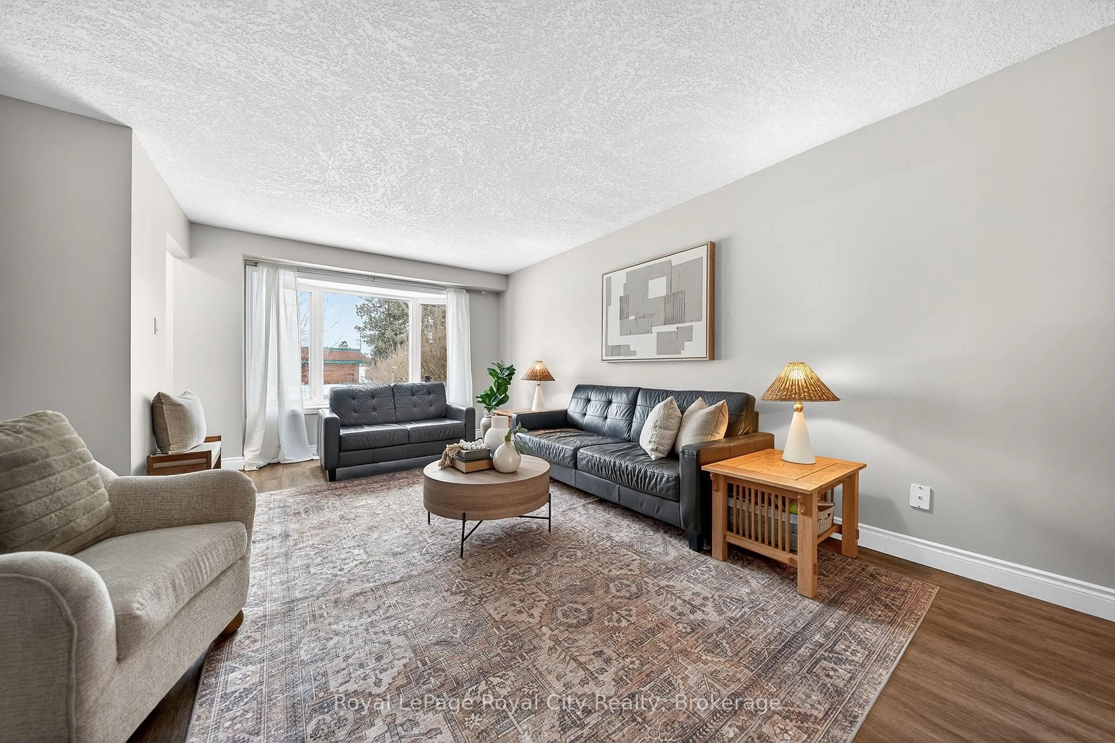 Living room with furniture, unknown for 29 Deerfield Pl, Guelph Ontario N1H 7P2