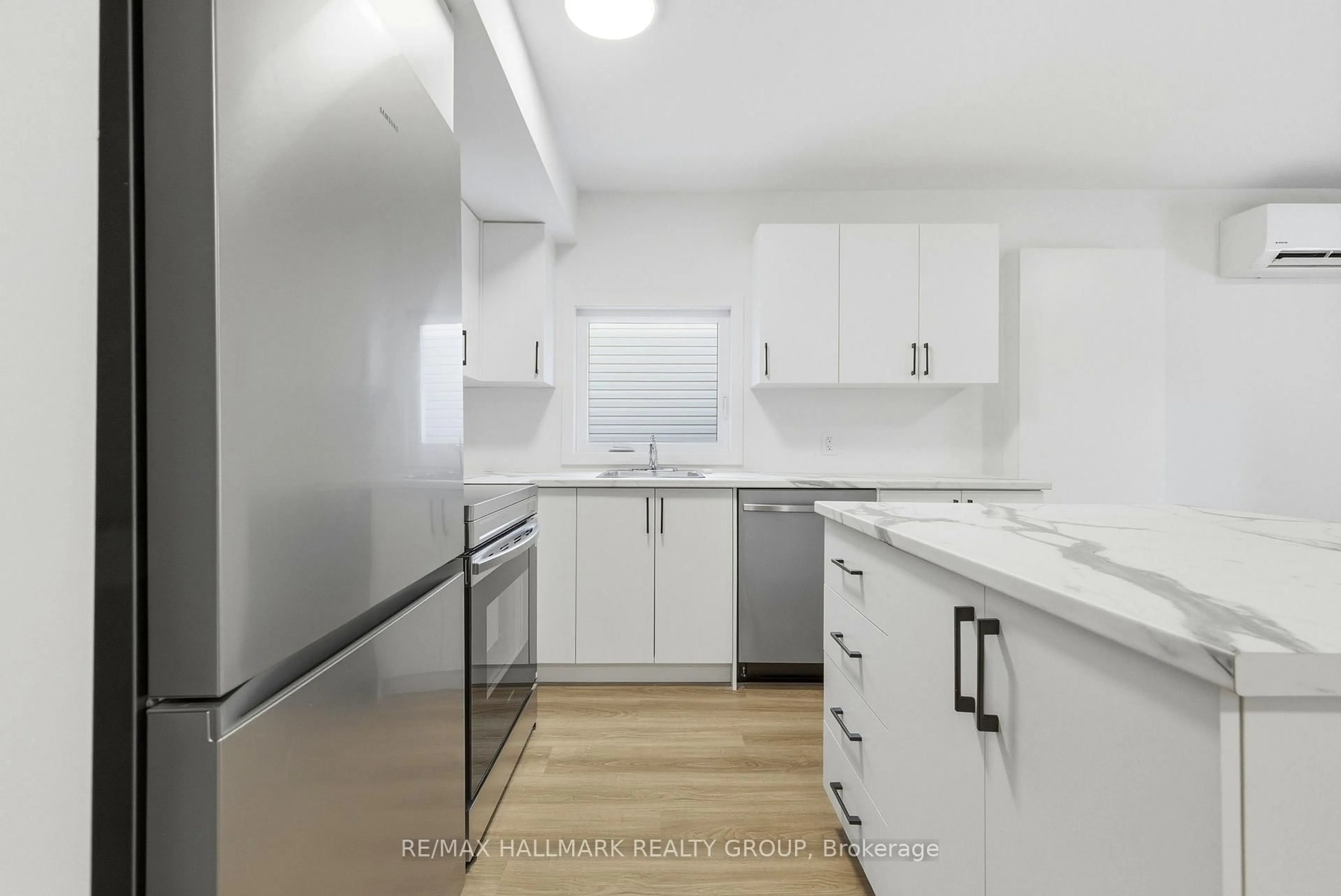 Standard kitchen, unknown for 75 Genest St, Ottawa Ontario K1L 7Z1