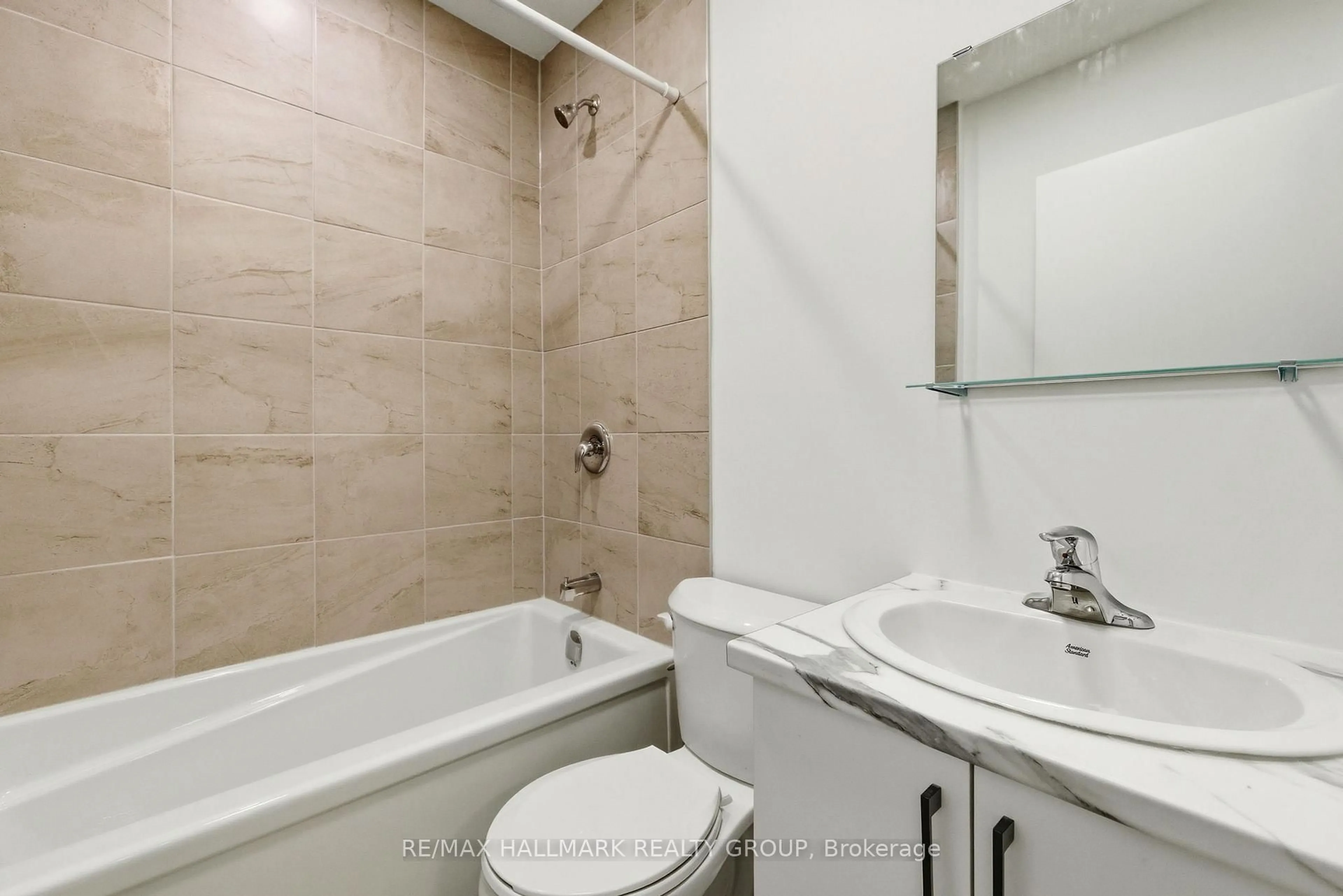 Standard bathroom, ceramic/tile floor for 75 Genest St, Ottawa Ontario K1L 7Z1