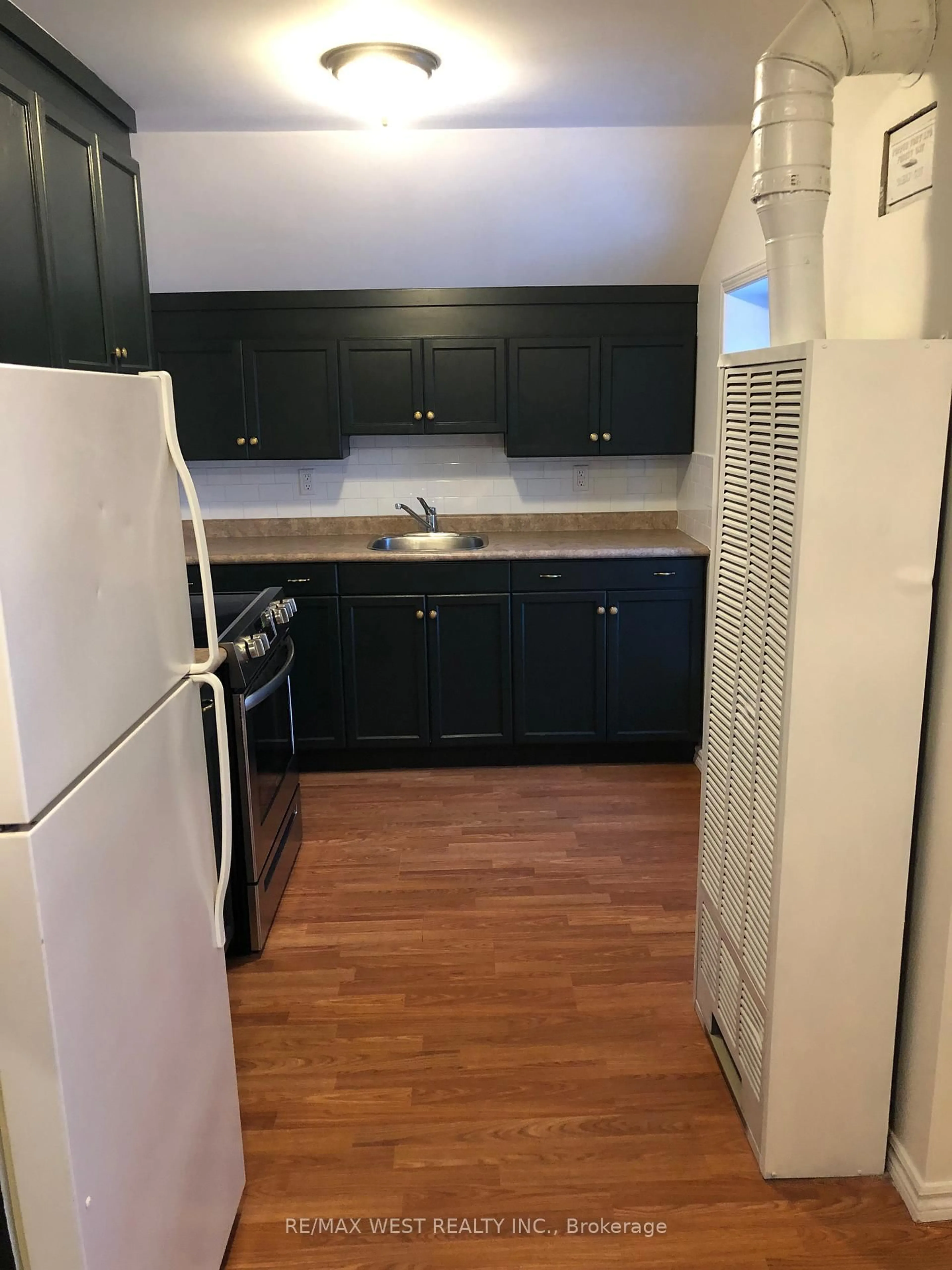 Standard kitchen, unknown for 182 12th St, Hanover Ontario N4N 1T8