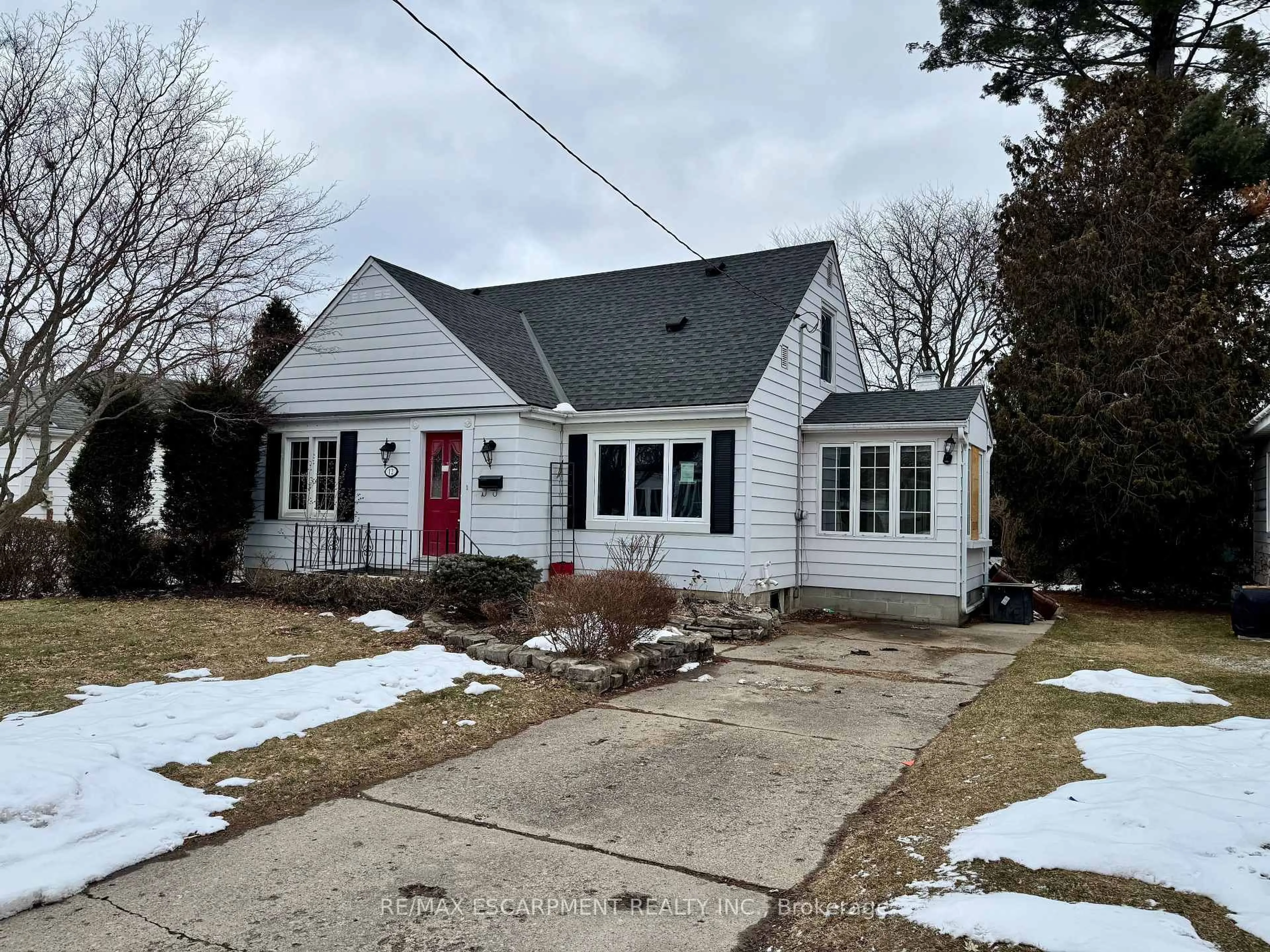 Home with vinyl exterior material, street for 12 SPRUCE St, St. Thomas Ontario N5R 1N5