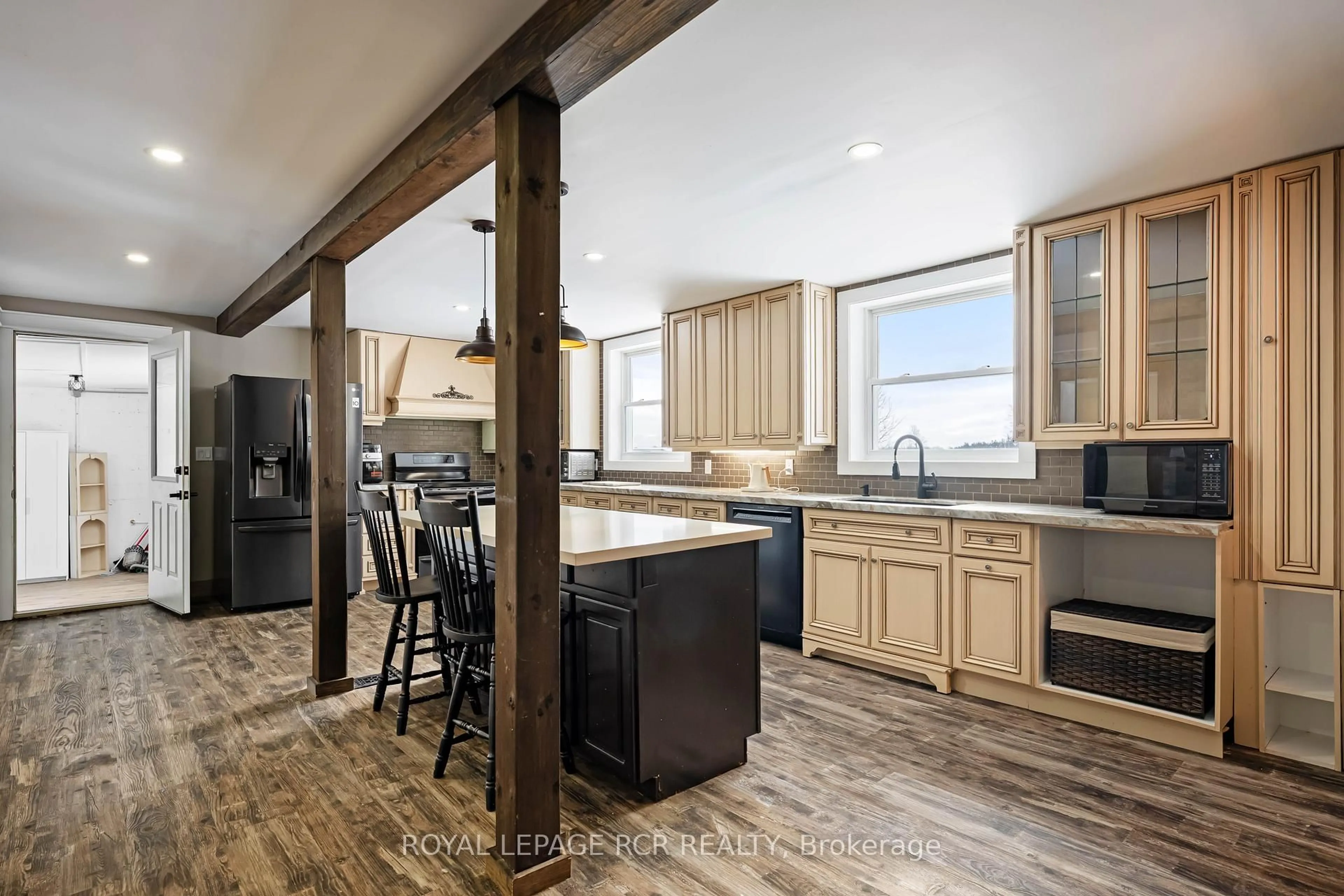 Open concept kitchen, unknown for 436139 4th Line, Melancthon Ontario L9V 2V2