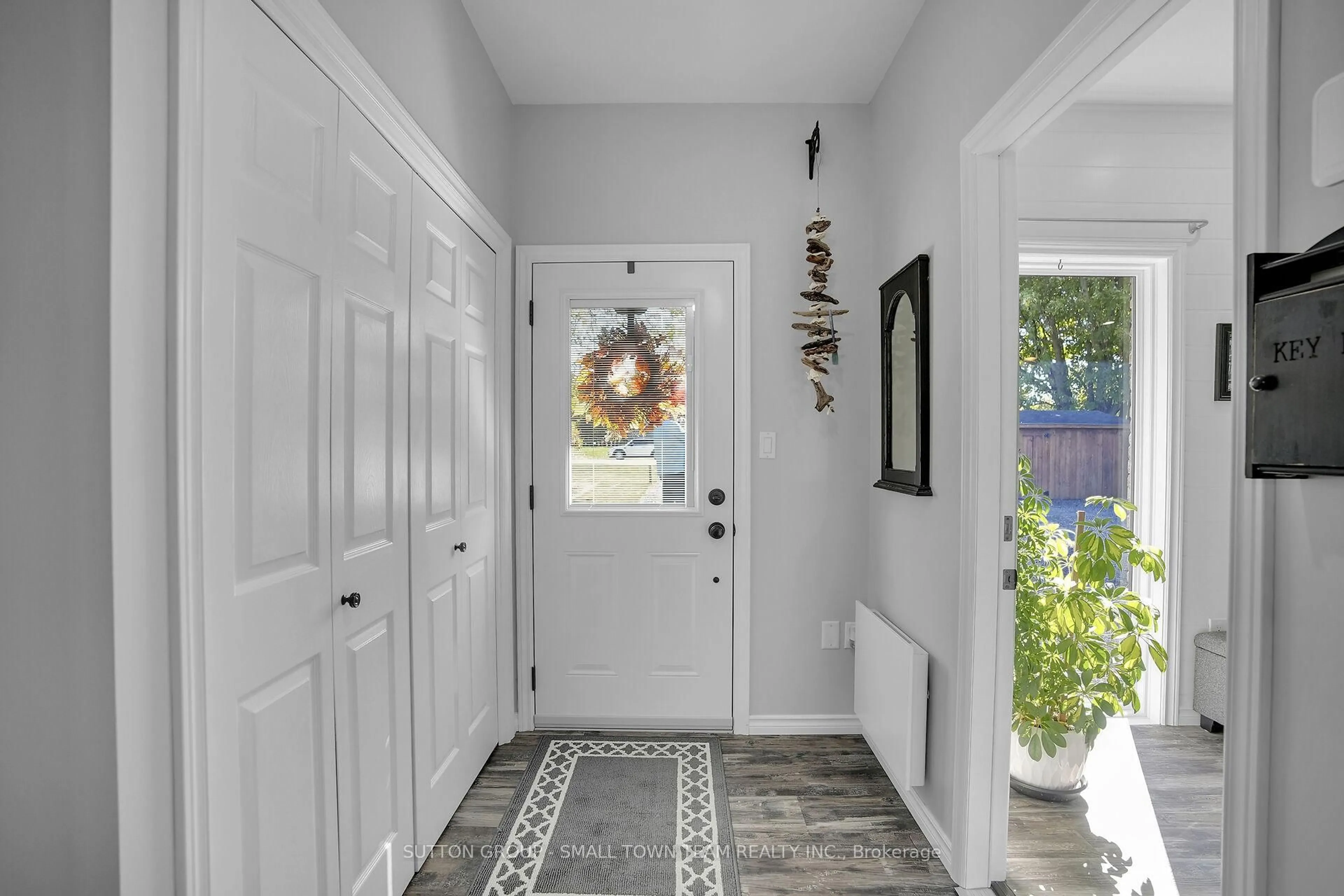Indoor entryway for 29788 Talbot Line, Dutton/Dunwich Ontario N0L 2M0