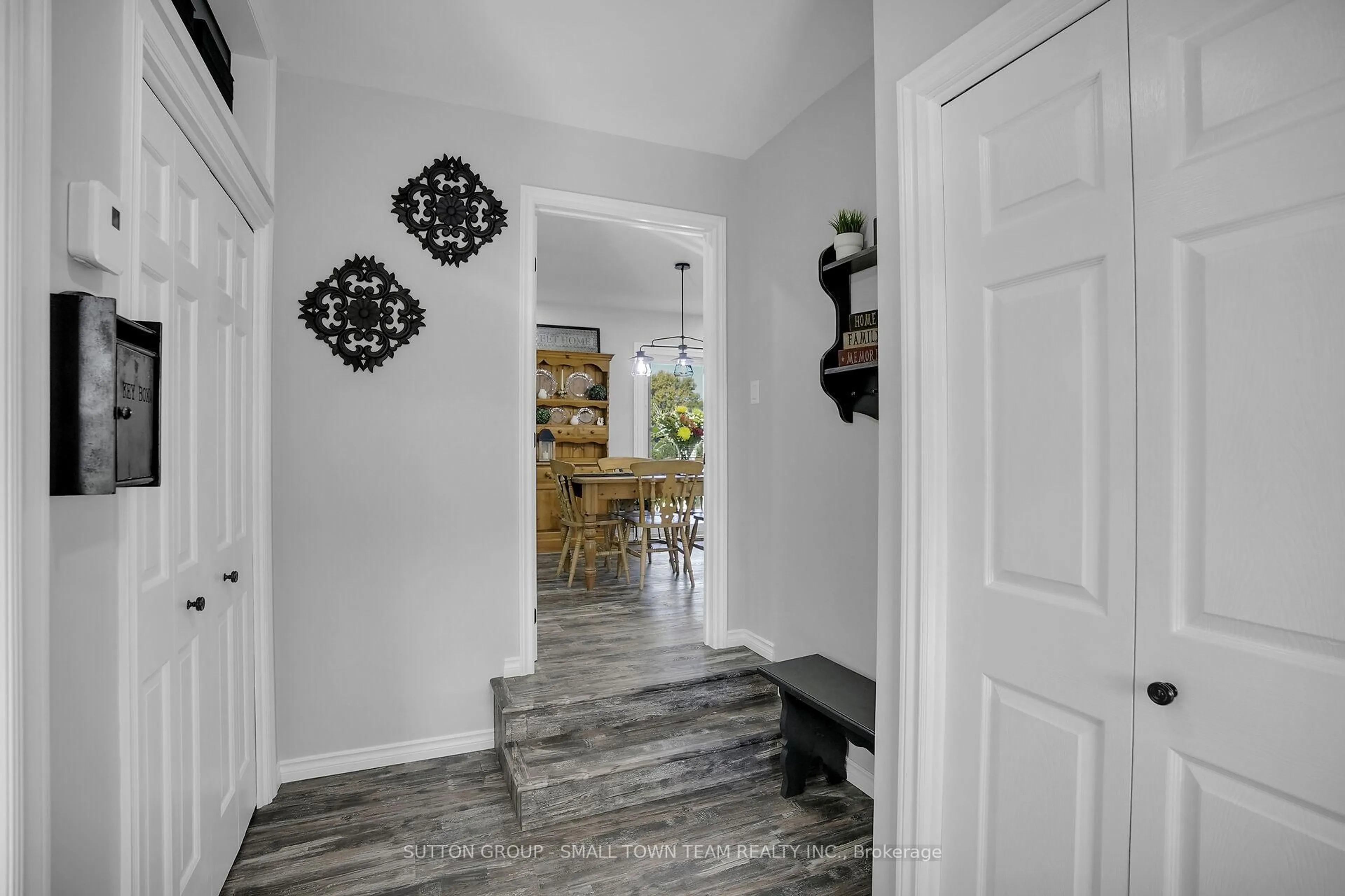 Indoor entryway for 29788 Talbot Line, Dutton/Dunwich Ontario N0L 2M0