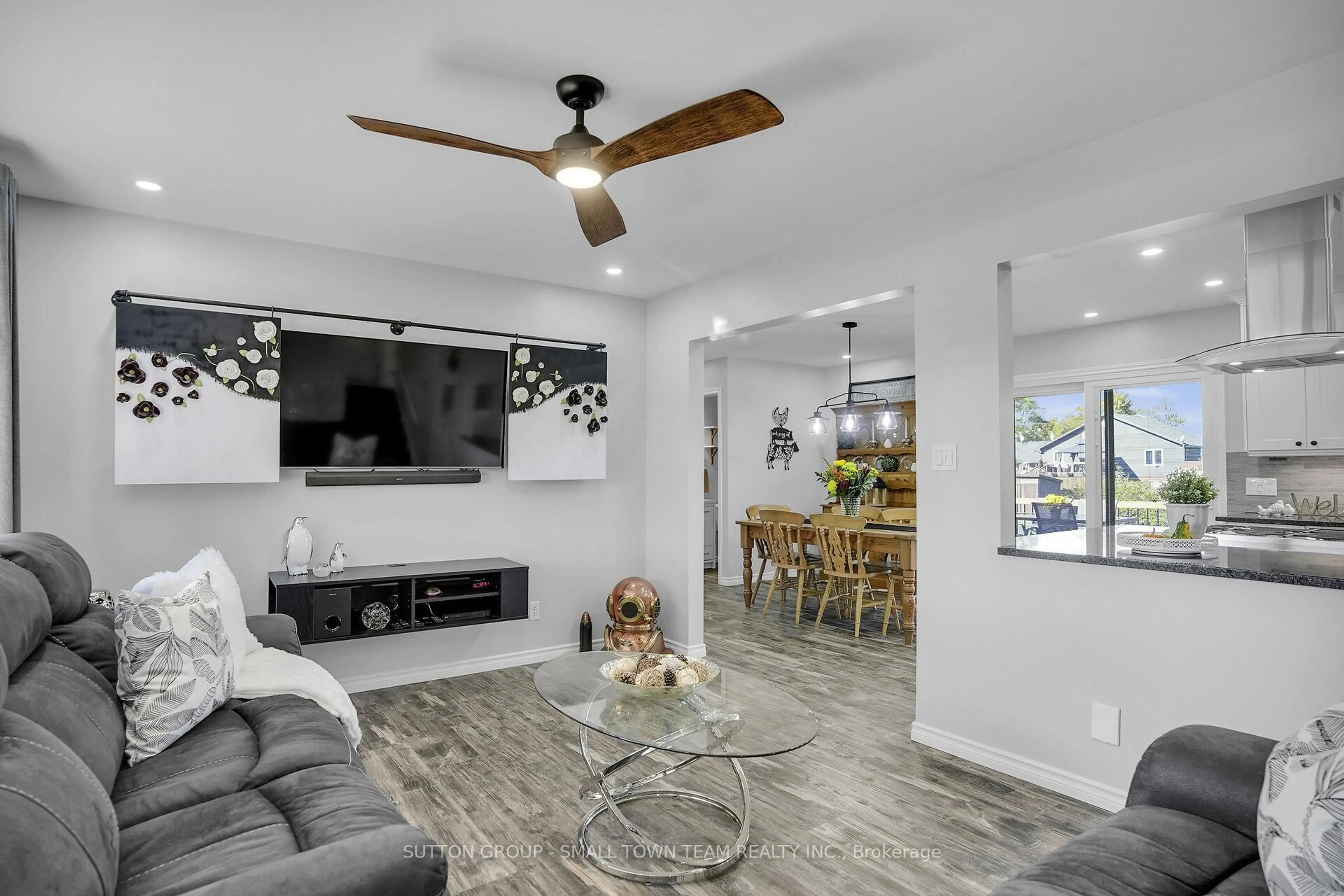 Living room with furniture, unknown for 29788 Talbot Line, Dutton/Dunwich Ontario N0L 2M0