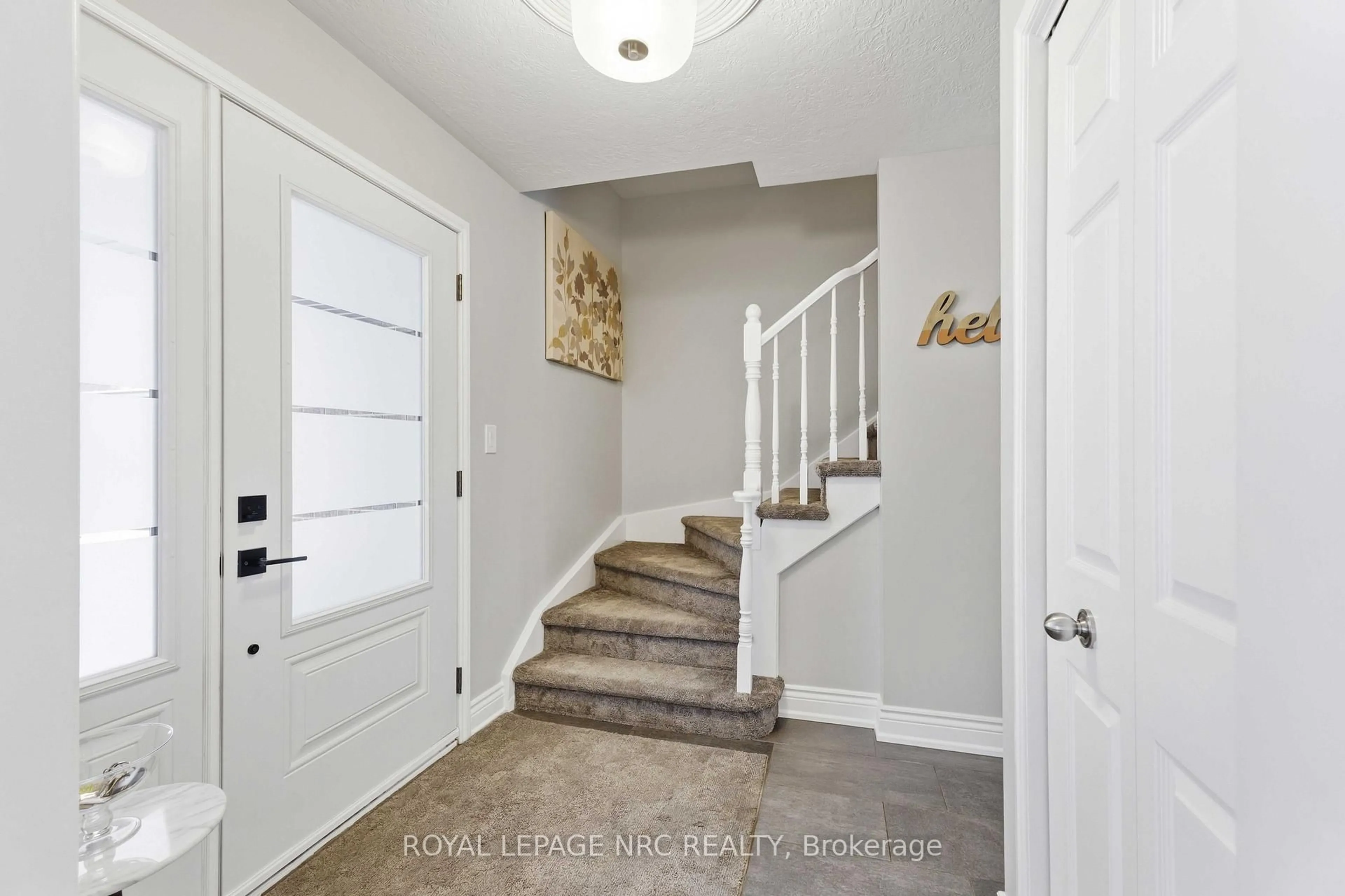Indoor entryway for 9 Woodgarden Crt, St. Catharines Ontario L2M 7C9