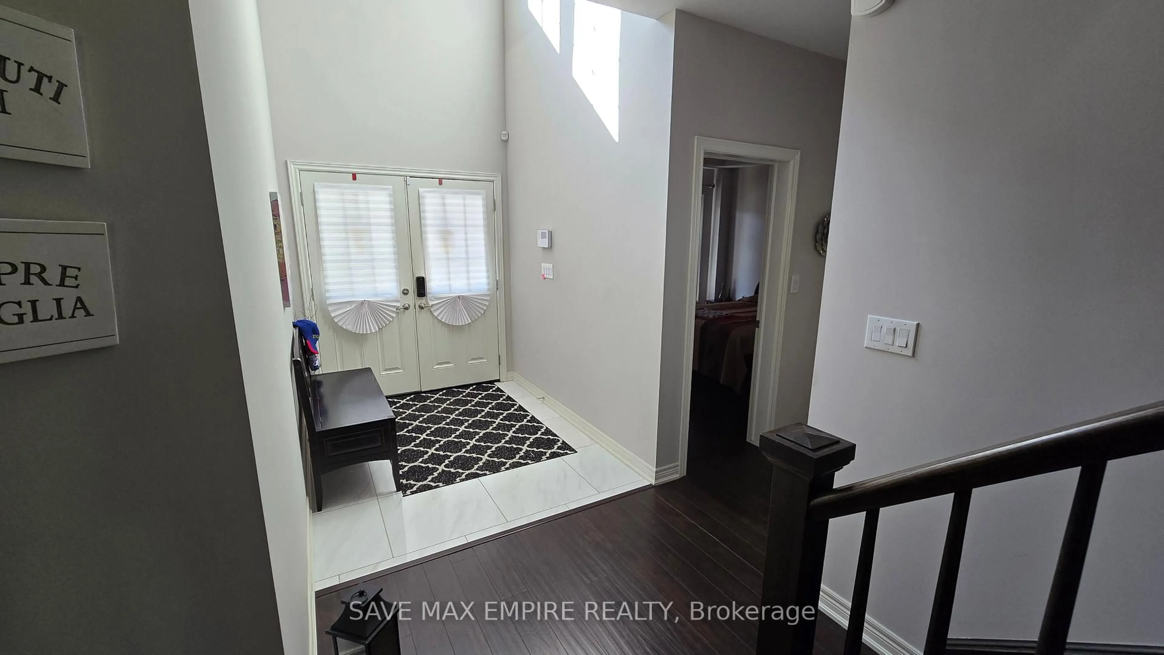 Indoor entryway for 7547 Lionshead Ave, Niagara Falls Ontario L2G 0A6