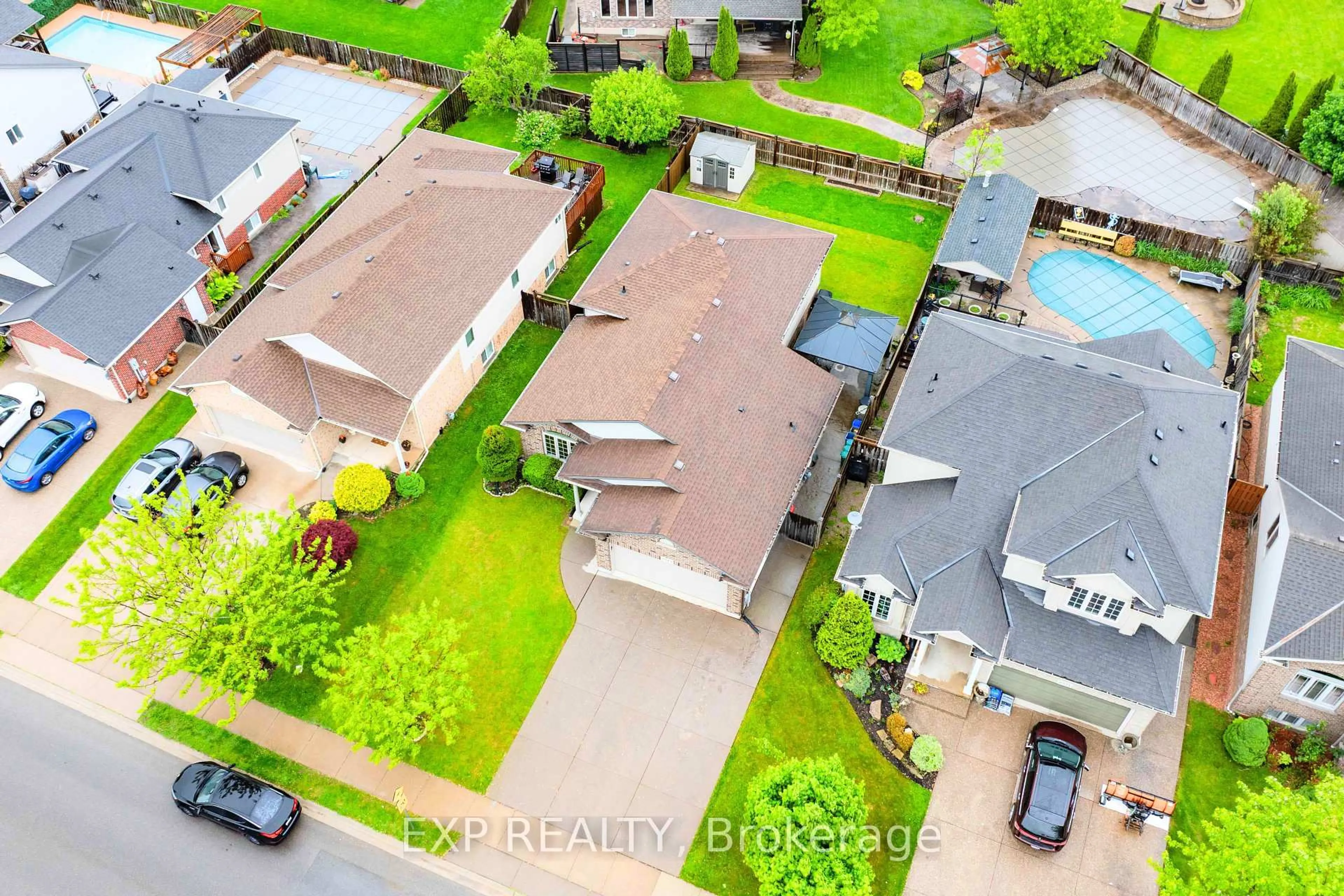 A pic from outside/outdoor area/front of a property/back of a property/a pic from drone, street for 8583 Forestview Blvd, Niagara Falls Ontario L2H 0B2