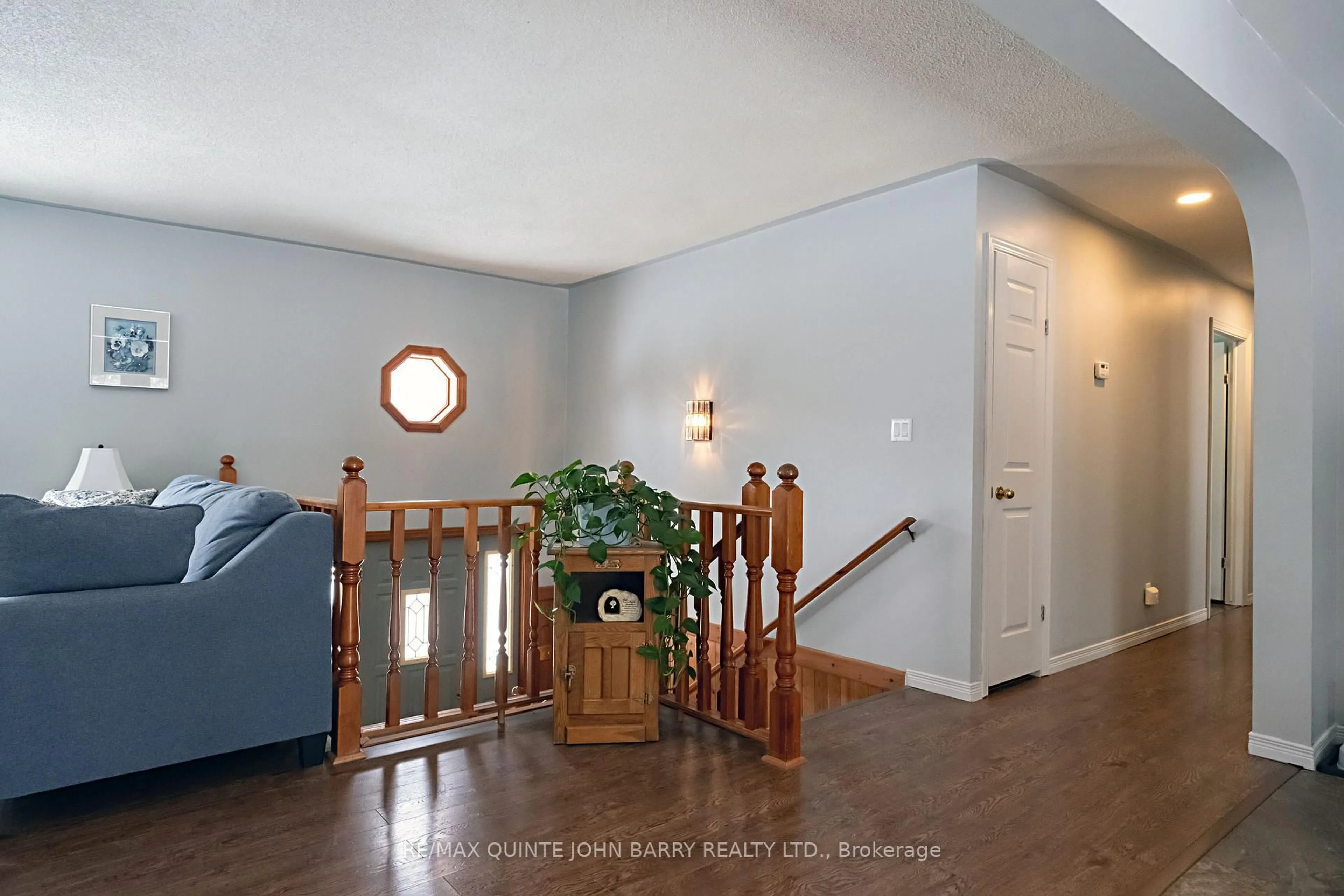 Indoor entryway for 301 Drewery St, Brighton Ontario K0K 1H0