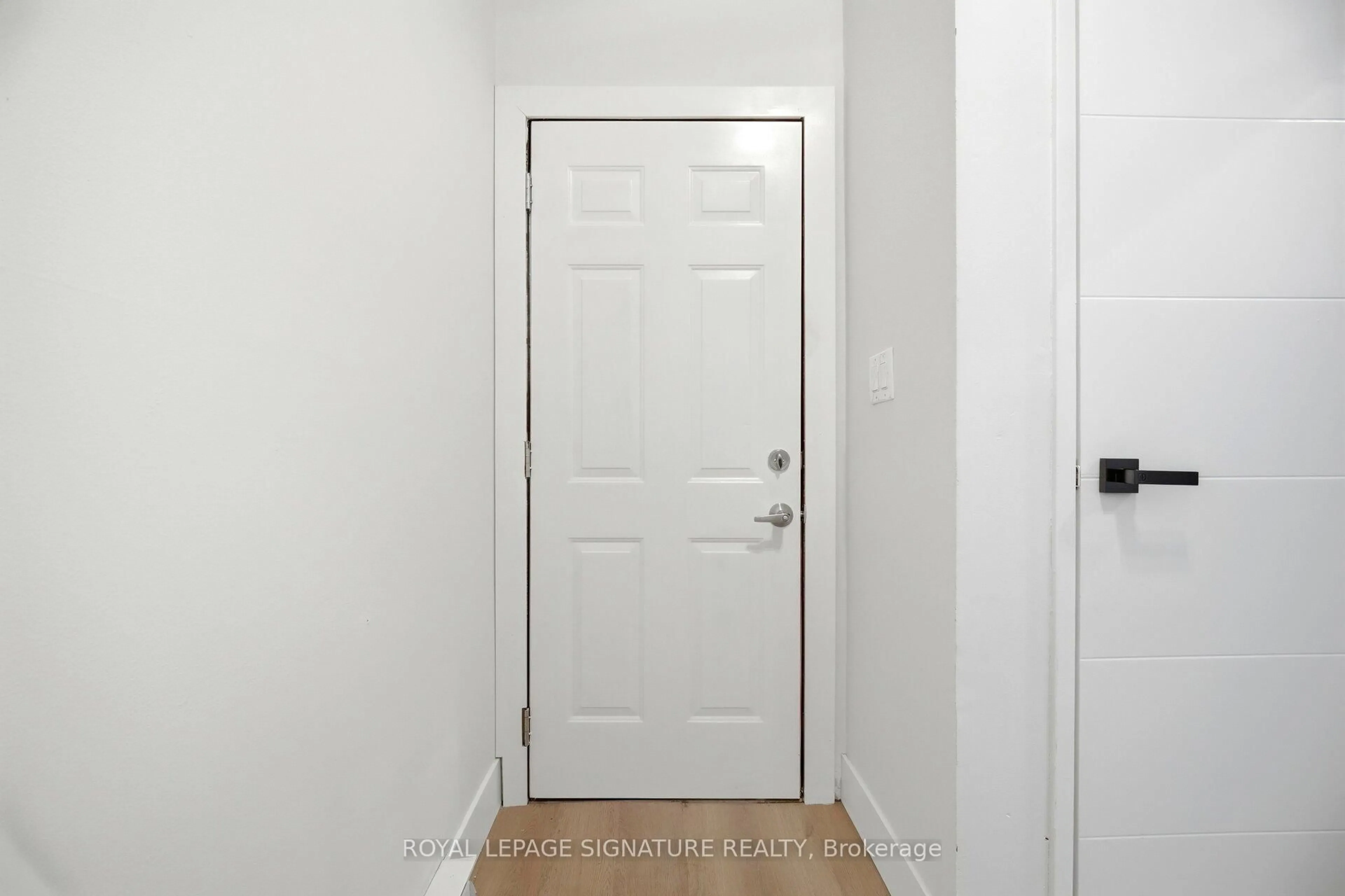 Unknown for 8 Claudette Gate, Hamilton Ontario L9B 1T5